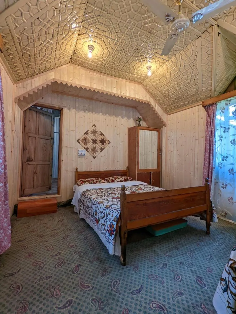 Bedroom, Bed in Golden Hopes Group of Houseboats