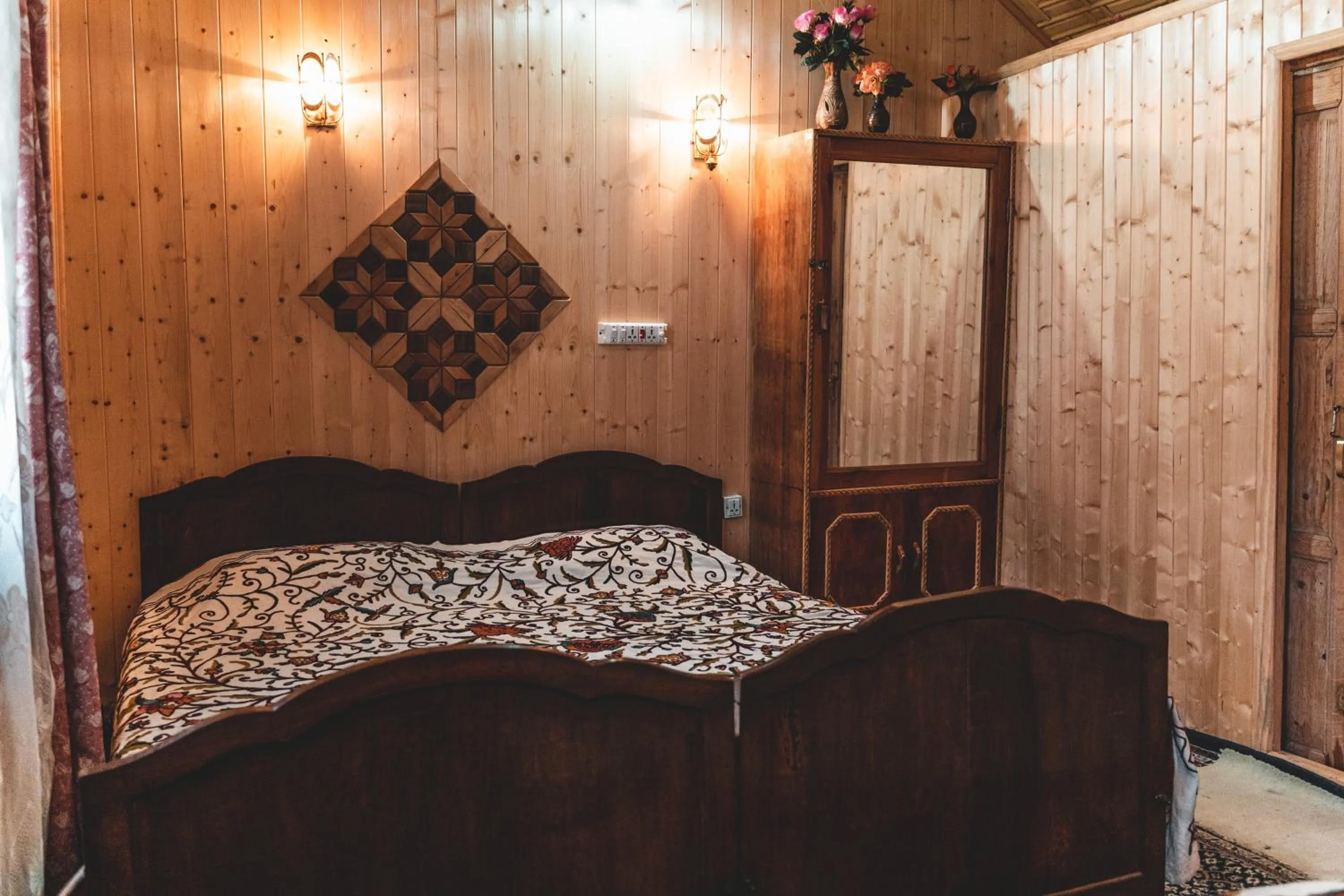 Bedroom, Bed in Golden Hopes Group of Houseboats
