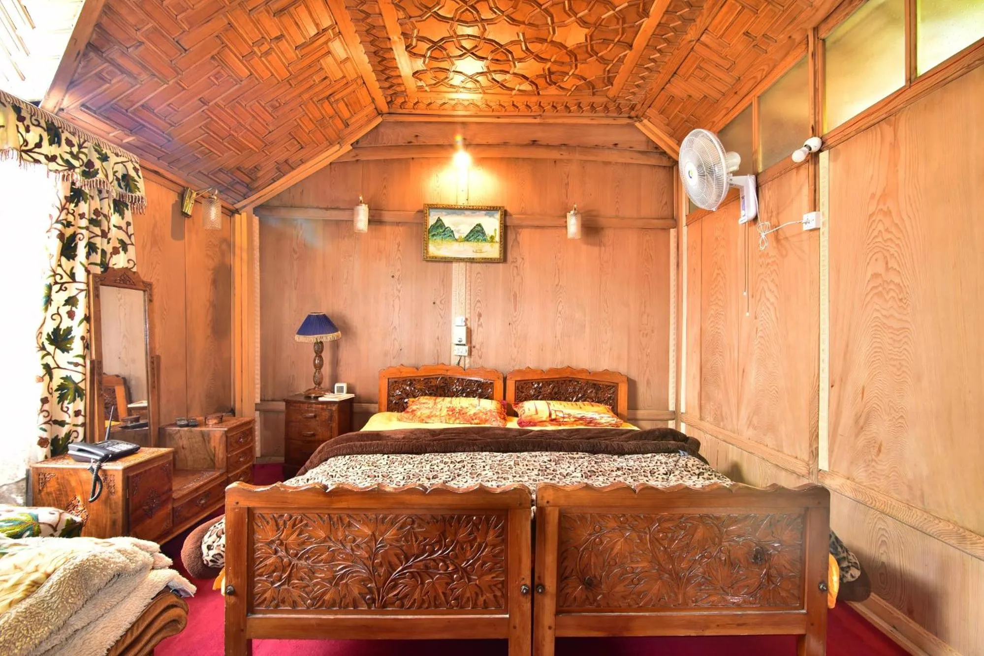 Photo of the whole room, Bed in Golden Hopes Group of Houseboats