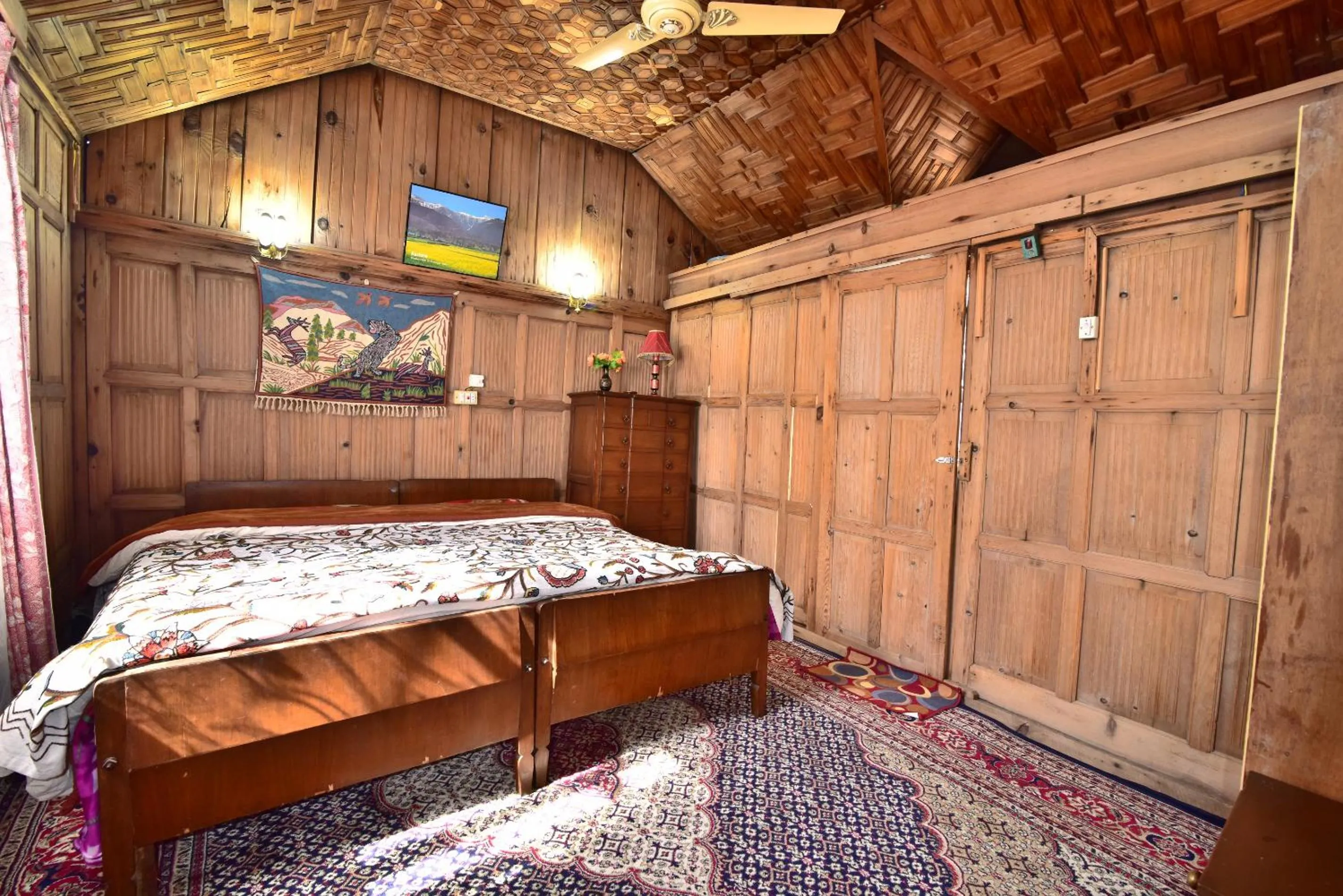 Bed in Golden Hopes Group of Houseboats