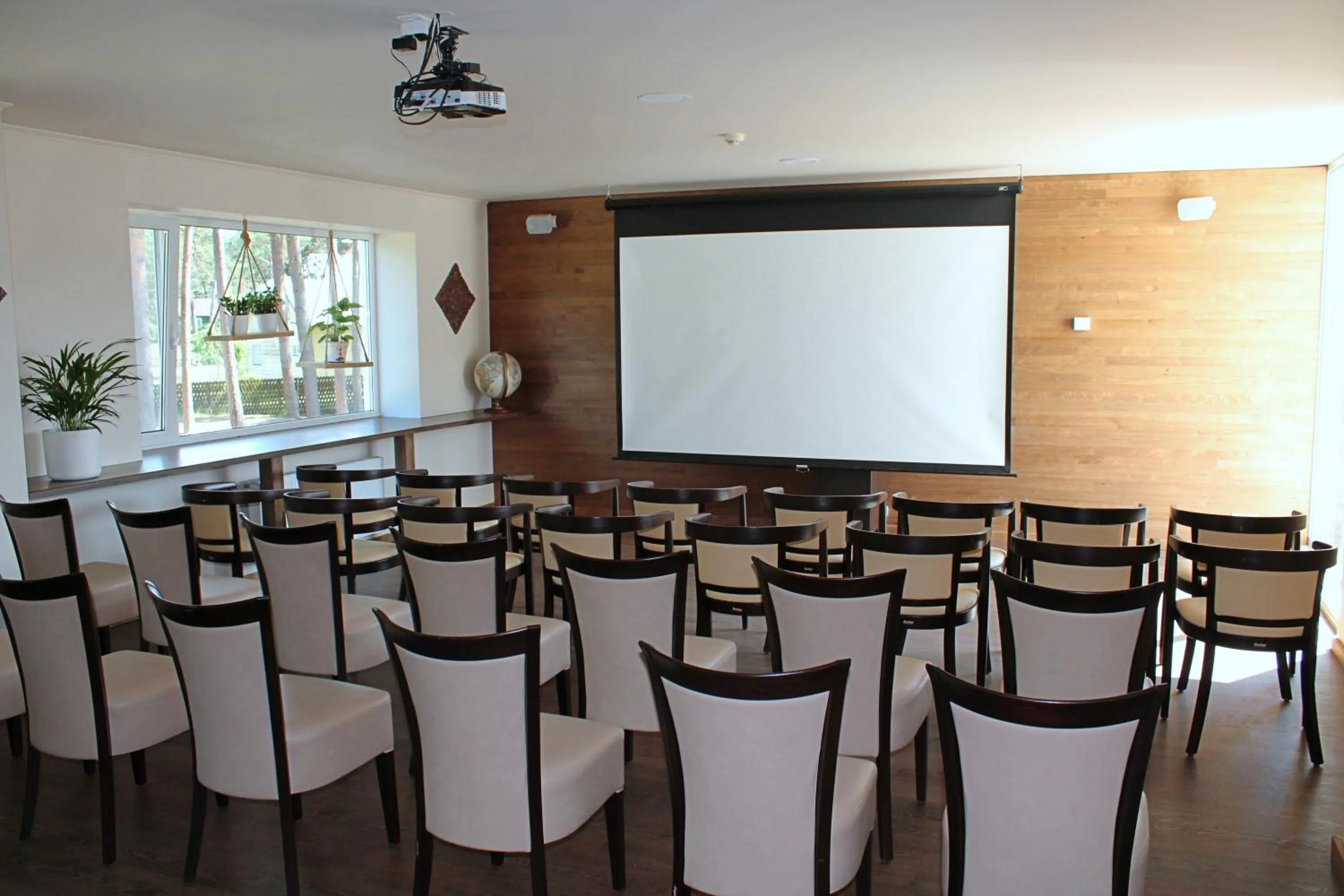 Business facilities in Pine Resort