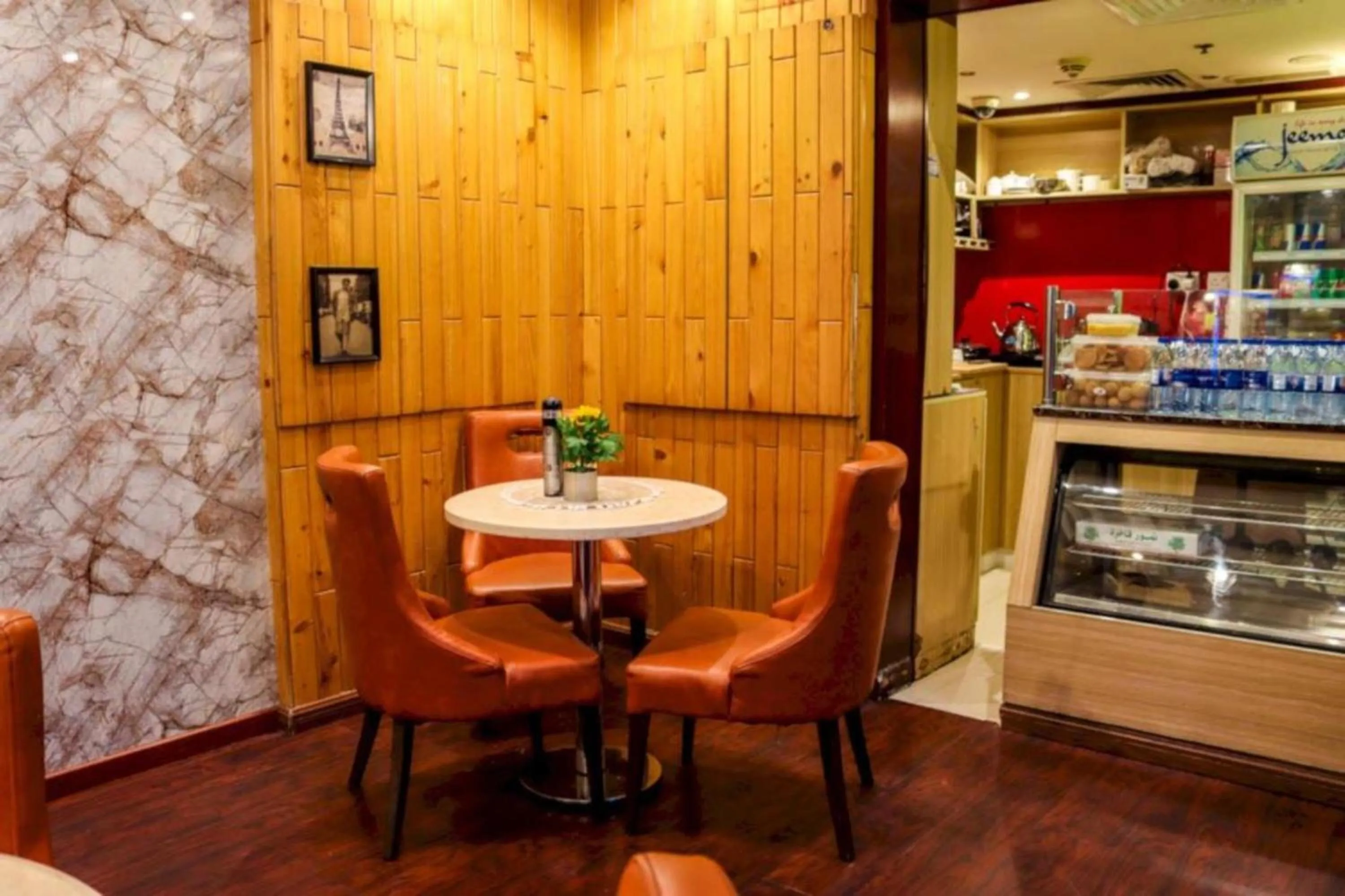 Kitchen or kitchenette in Palette Phoenix Hotel