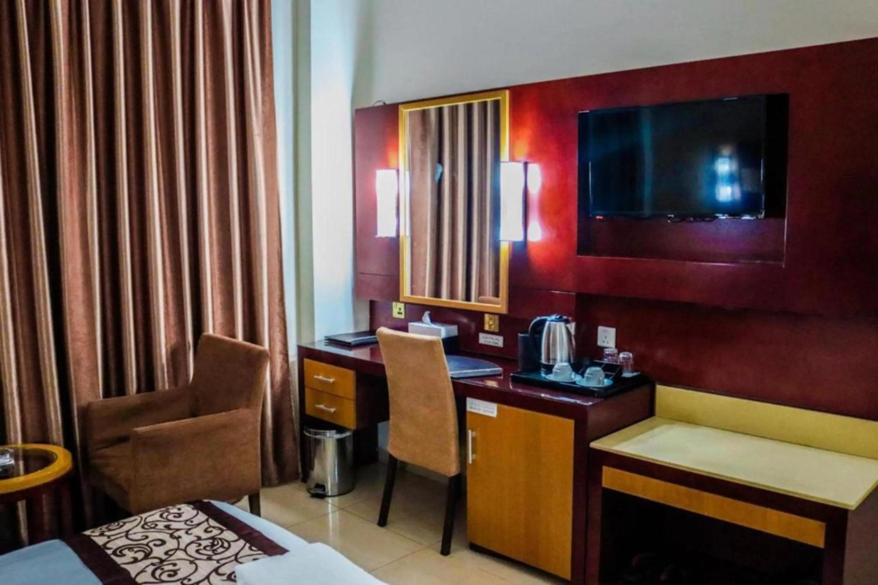 Photo of the whole room, Bed in Palette Phoenix Hotel