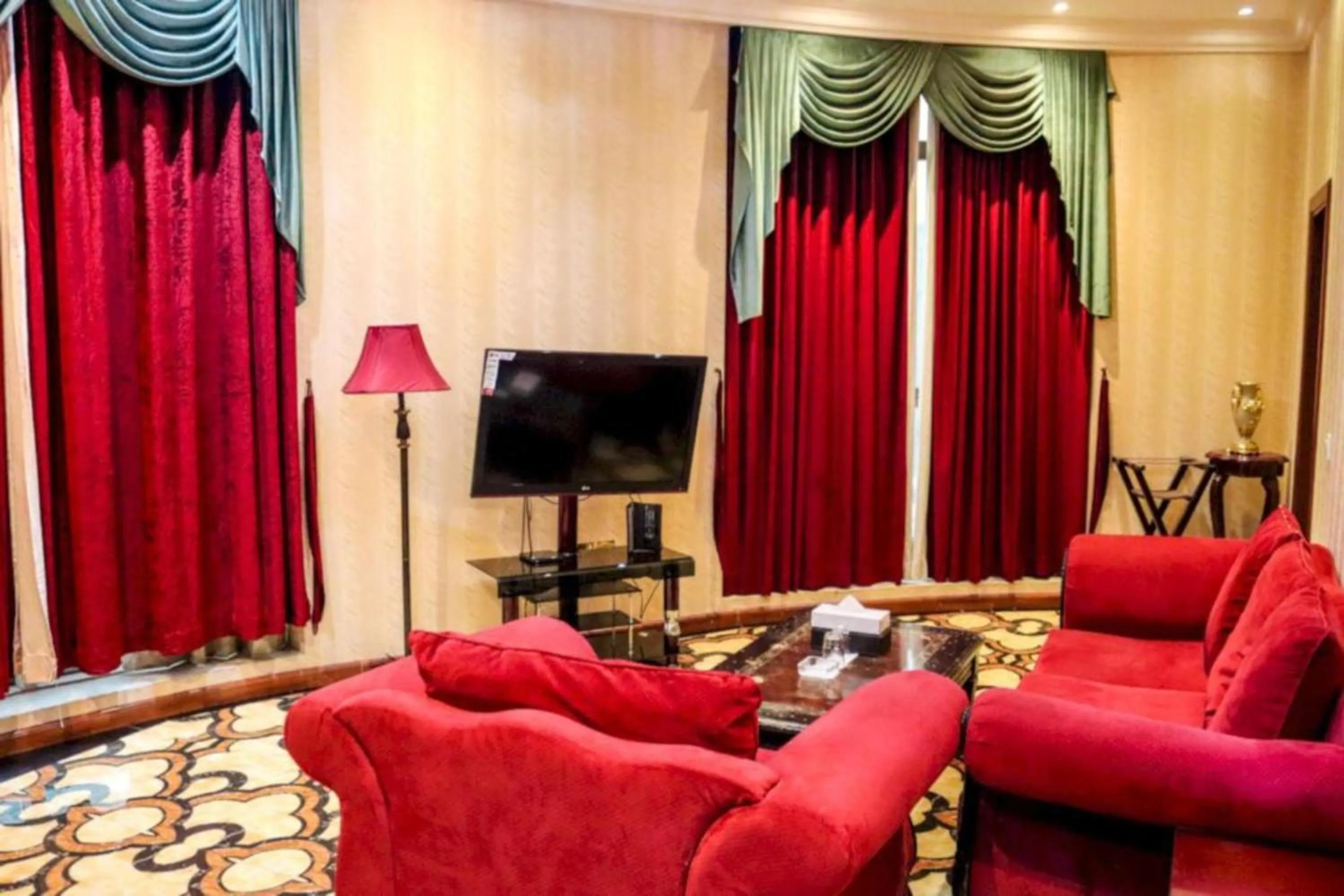 TV and multimedia in Palette Phoenix Hotel