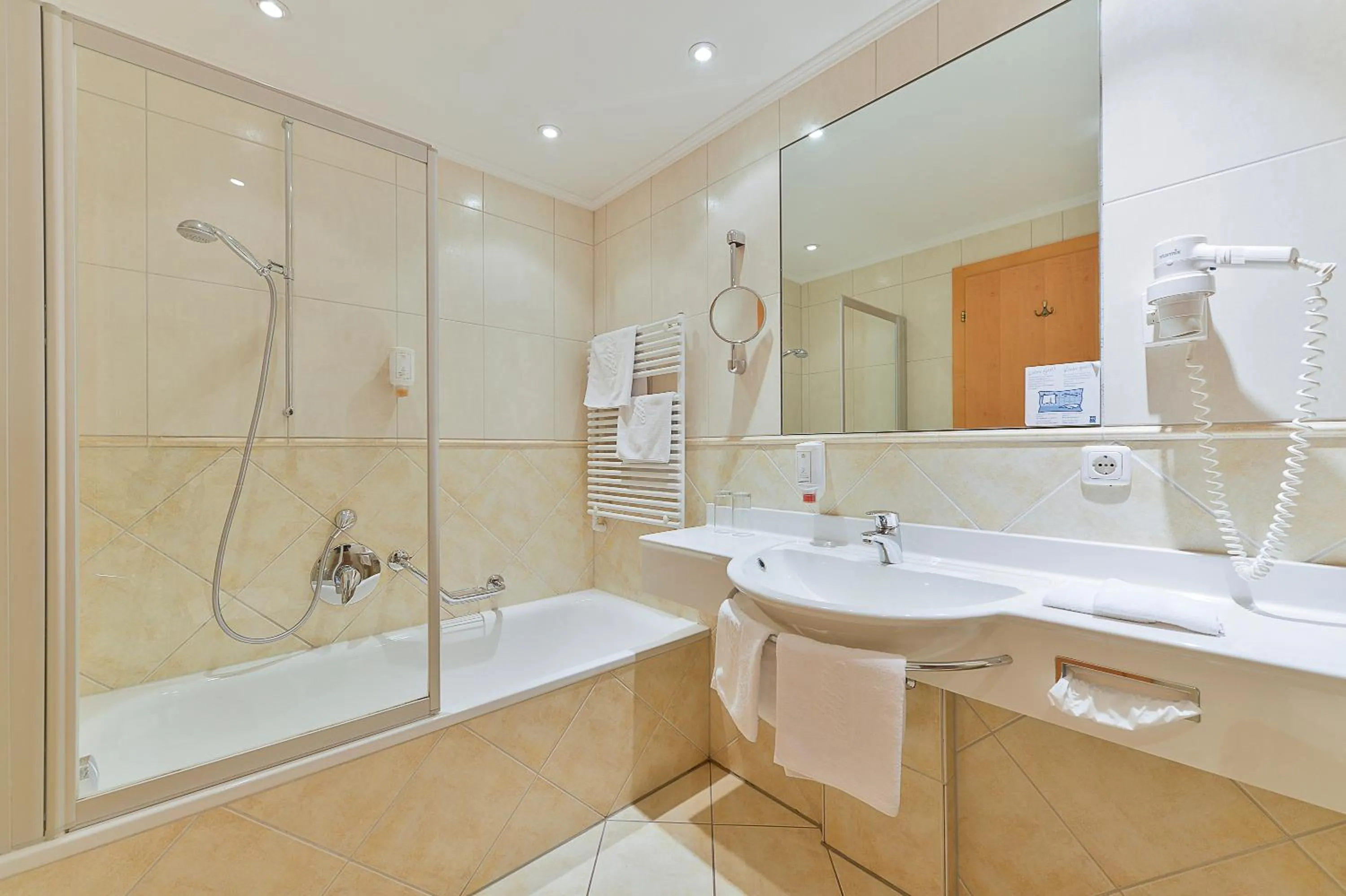 Bathroom in Das Schiff in den Bergen