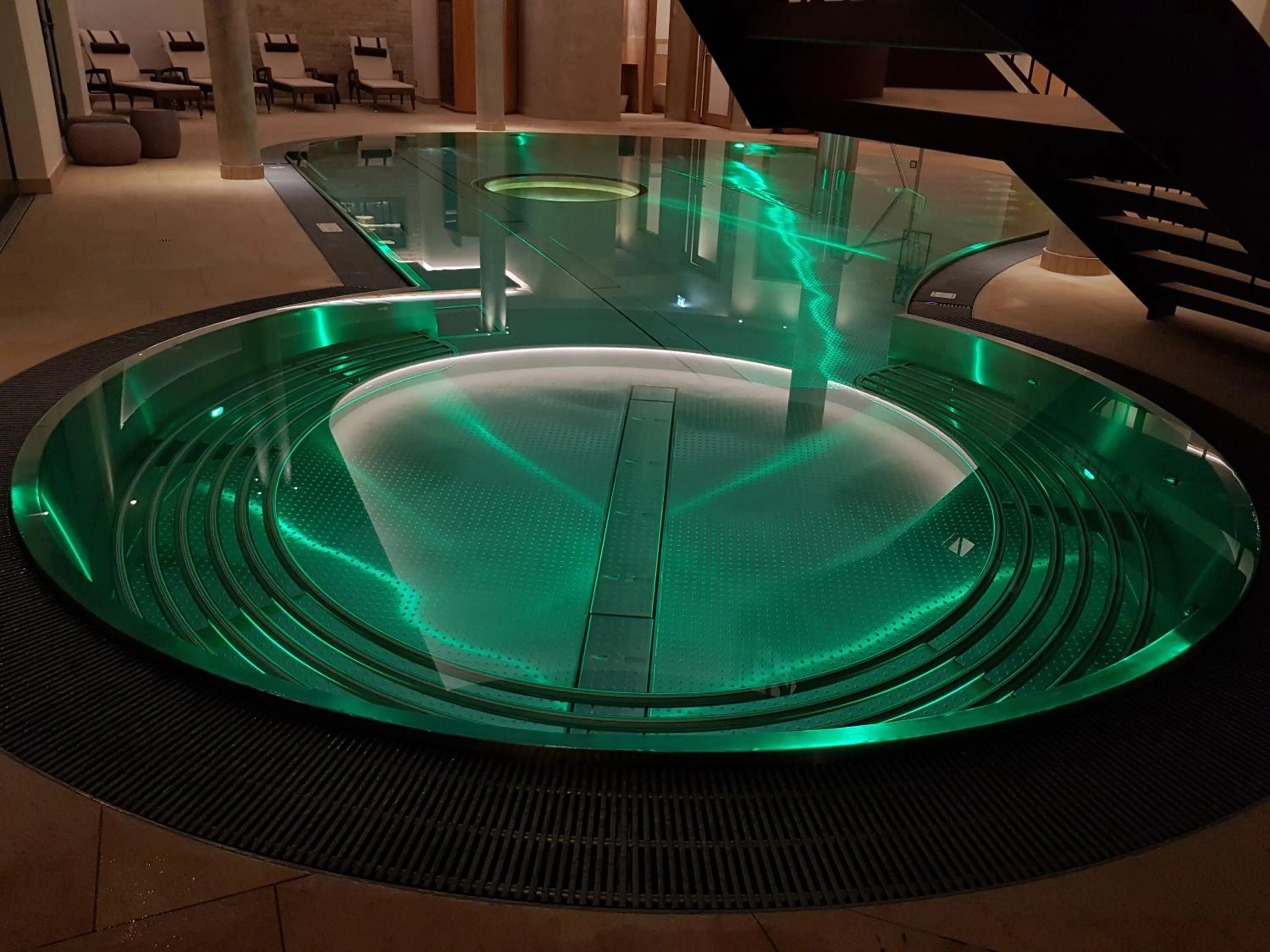 Hot Tub in Das Schiff in den Bergen