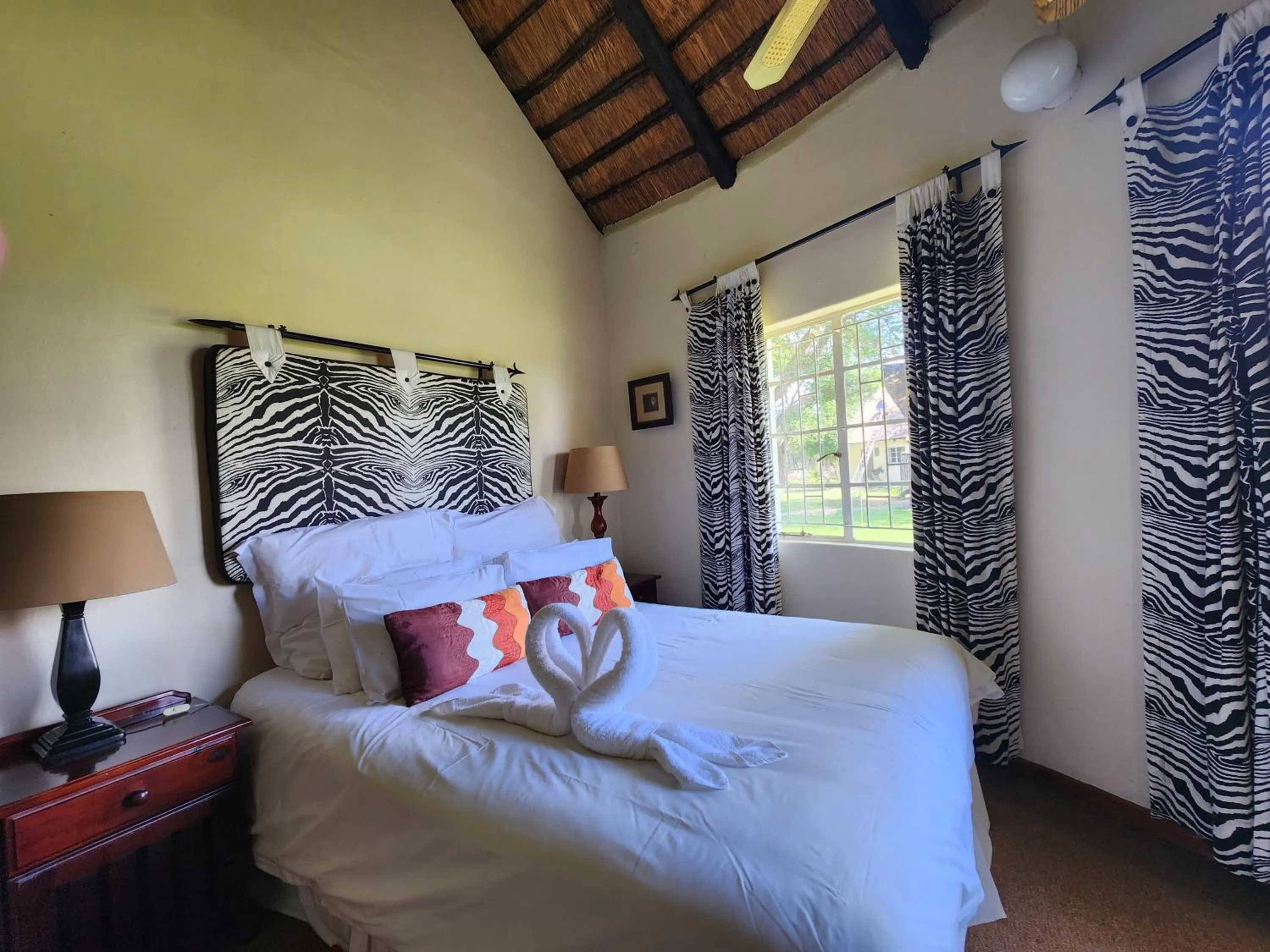 Bed in Ditholo Game Lodge Bela Bela