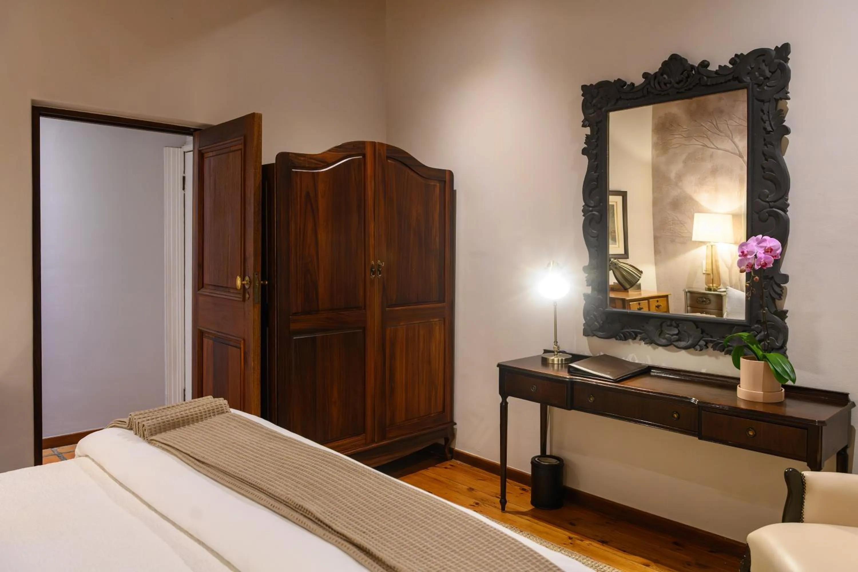 Property building, Bed in Webersburg