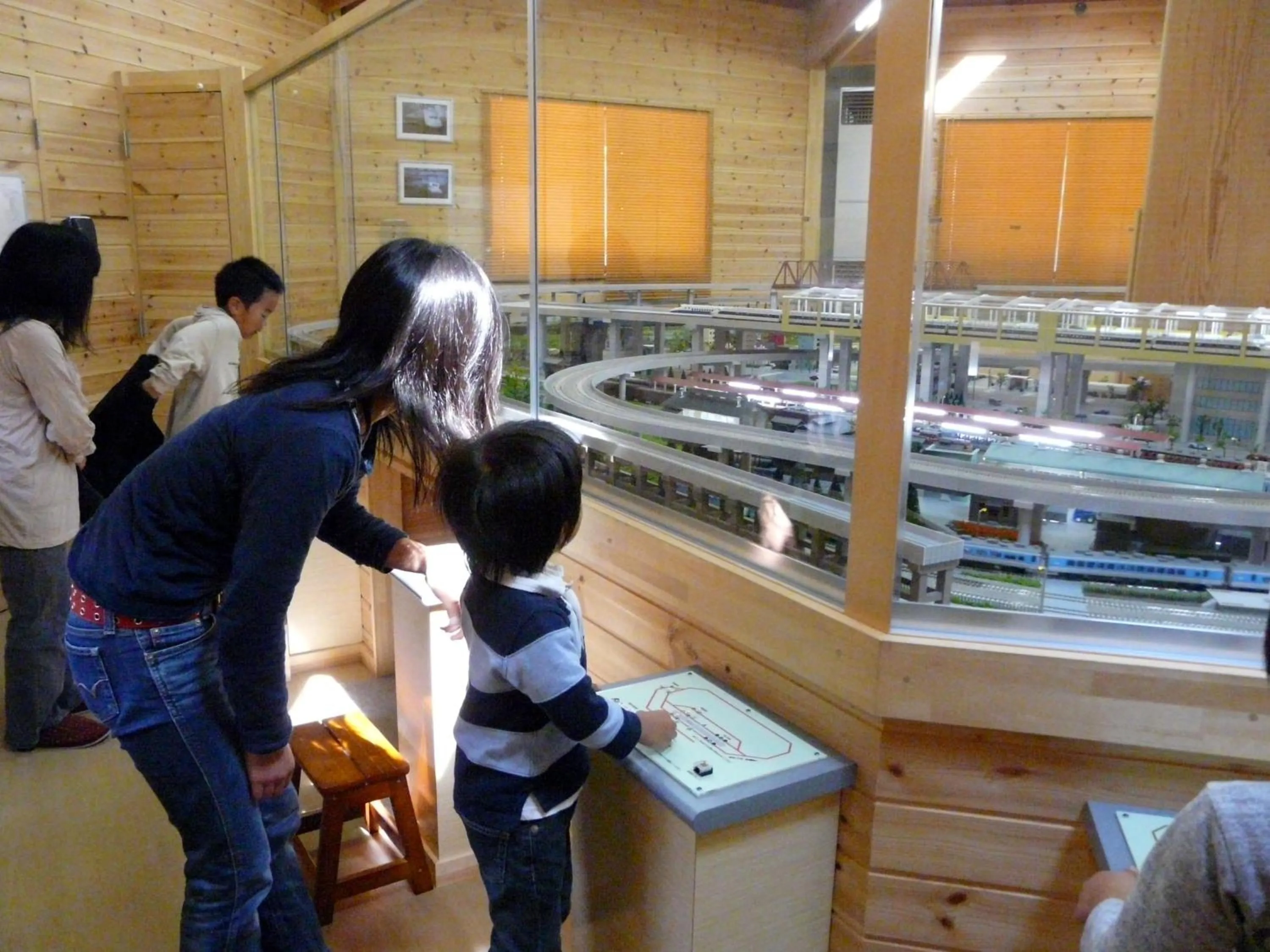 group of guests in Log Cottage Epoch