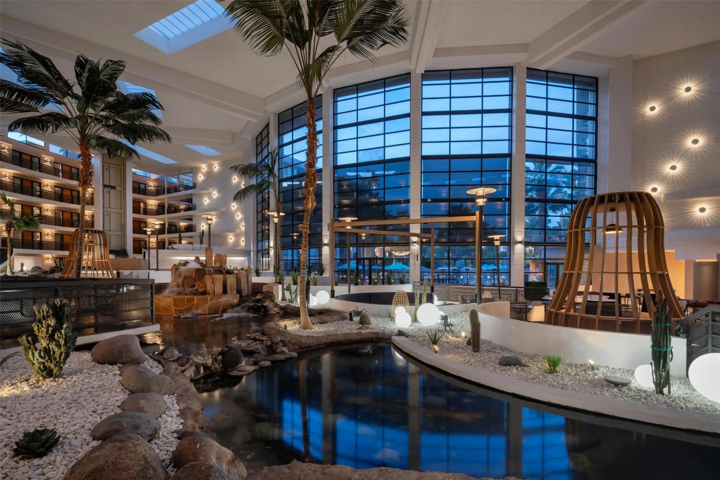 Lobby or reception in Embassy Suites by Hilton Phoenix Biltmore