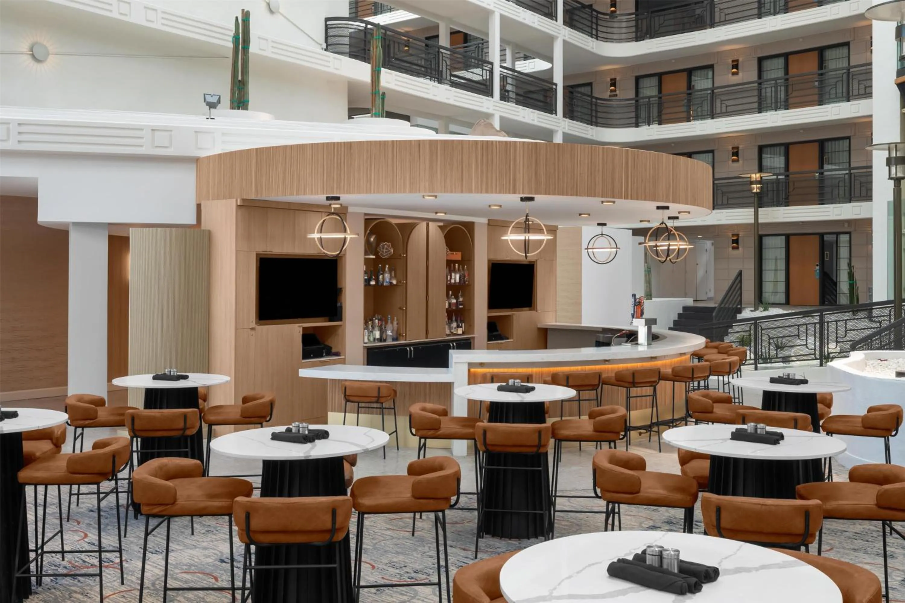 Restaurant/places to eat in Embassy Suites by Hilton Phoenix Biltmore