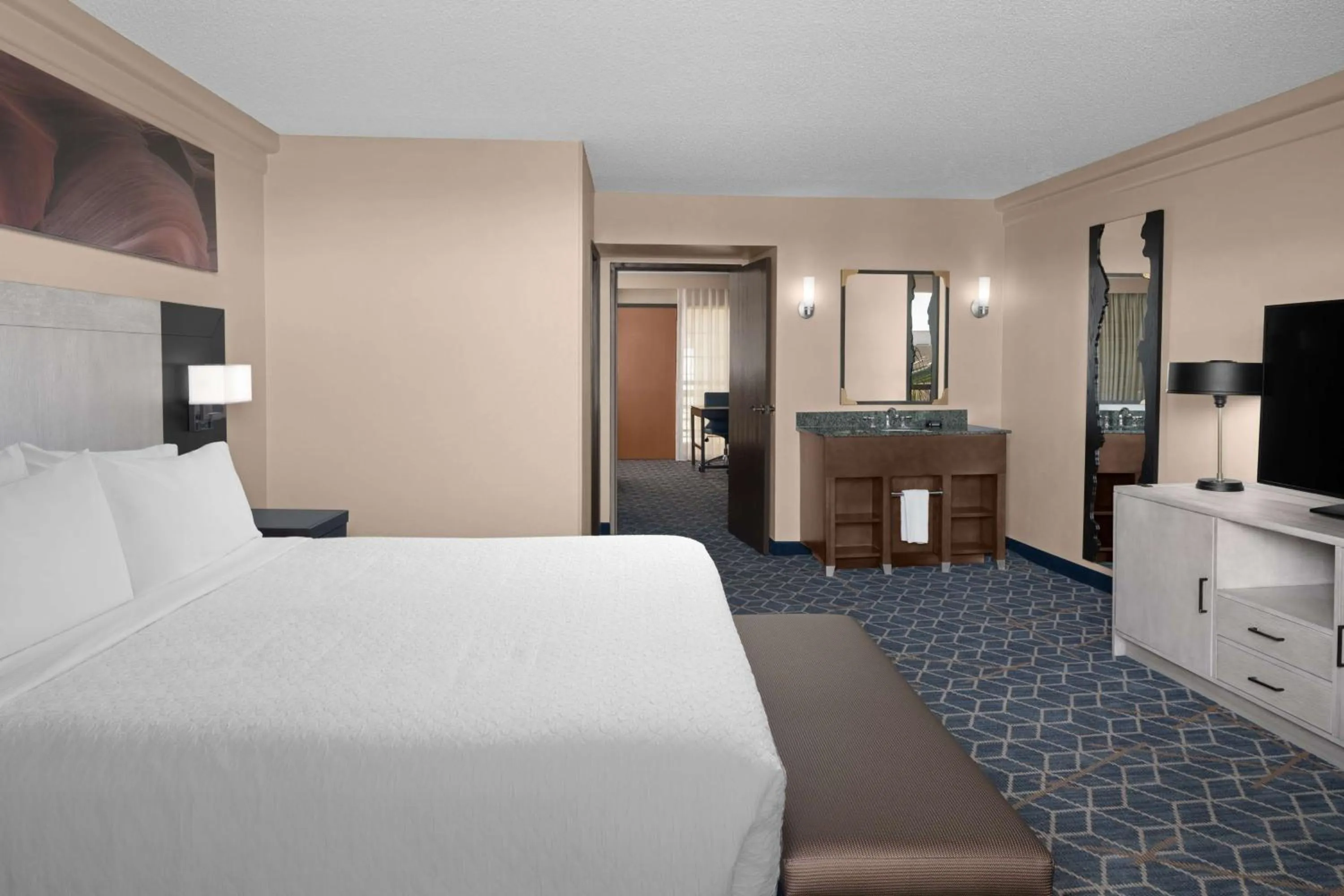 Bed in Embassy Suites by Hilton Phoenix Biltmore