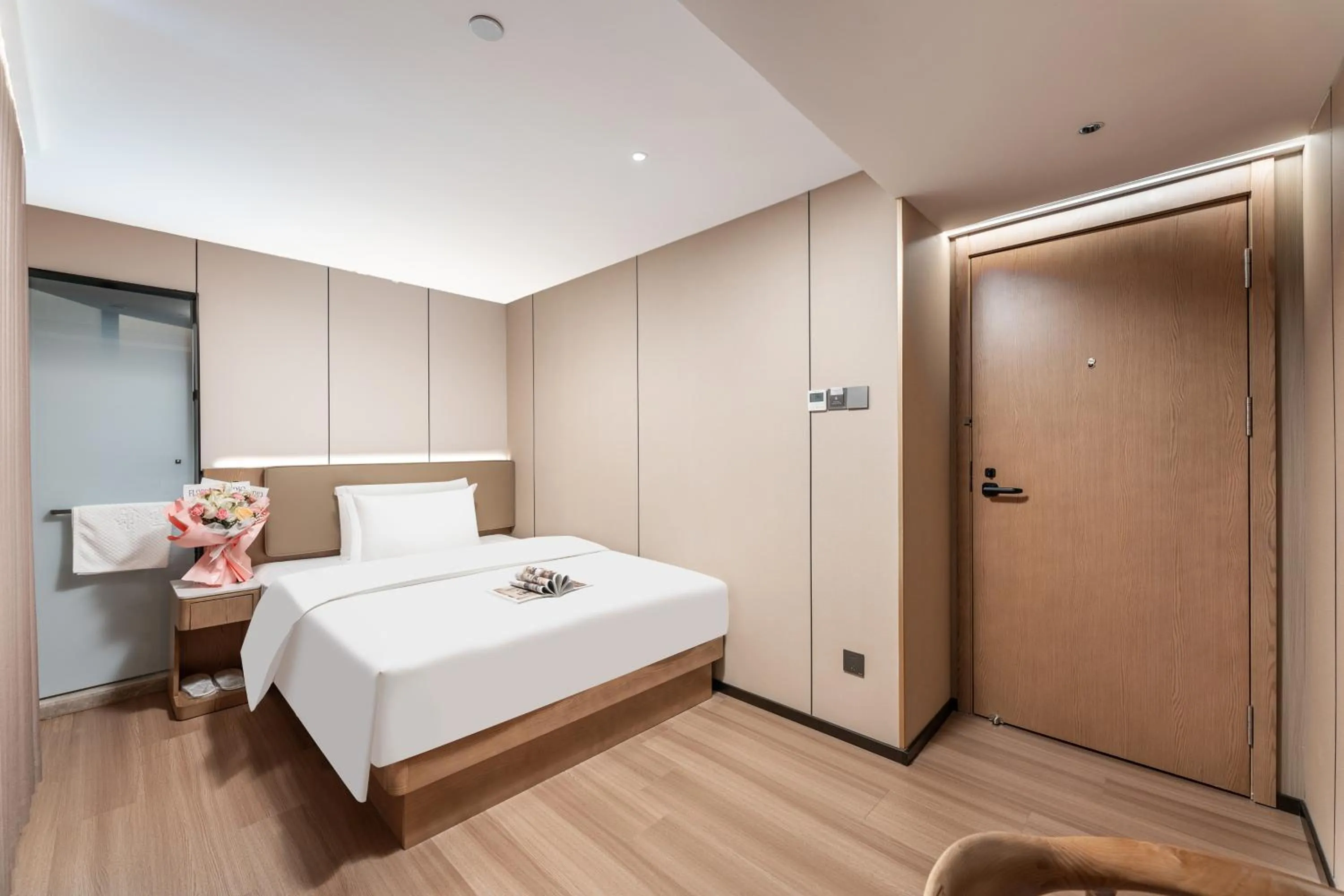 Photo of the whole room, Bed in Guangzhou JinTang Hotel