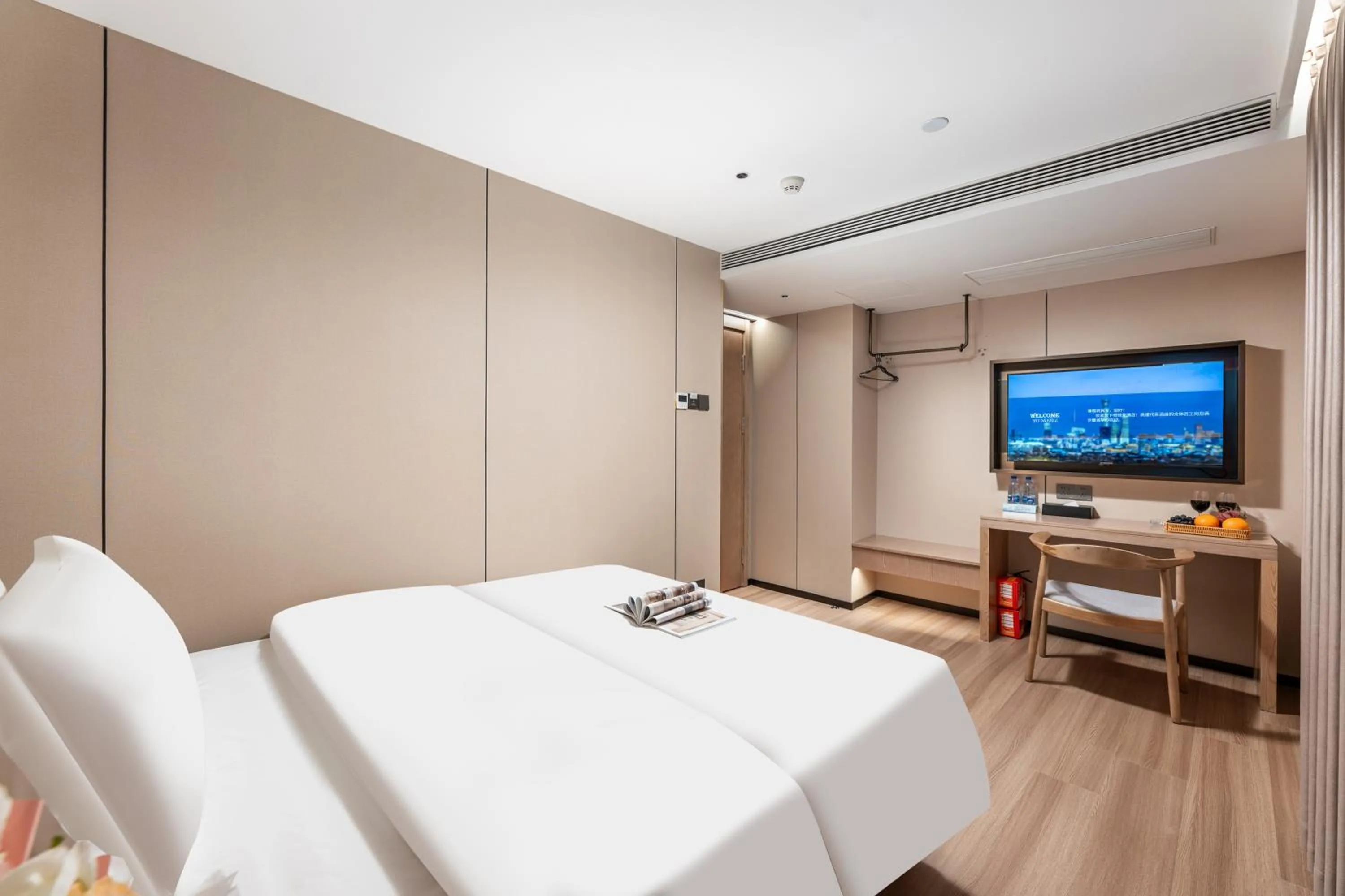 Photo of the whole room, Bed in Guangzhou JinTang Hotel