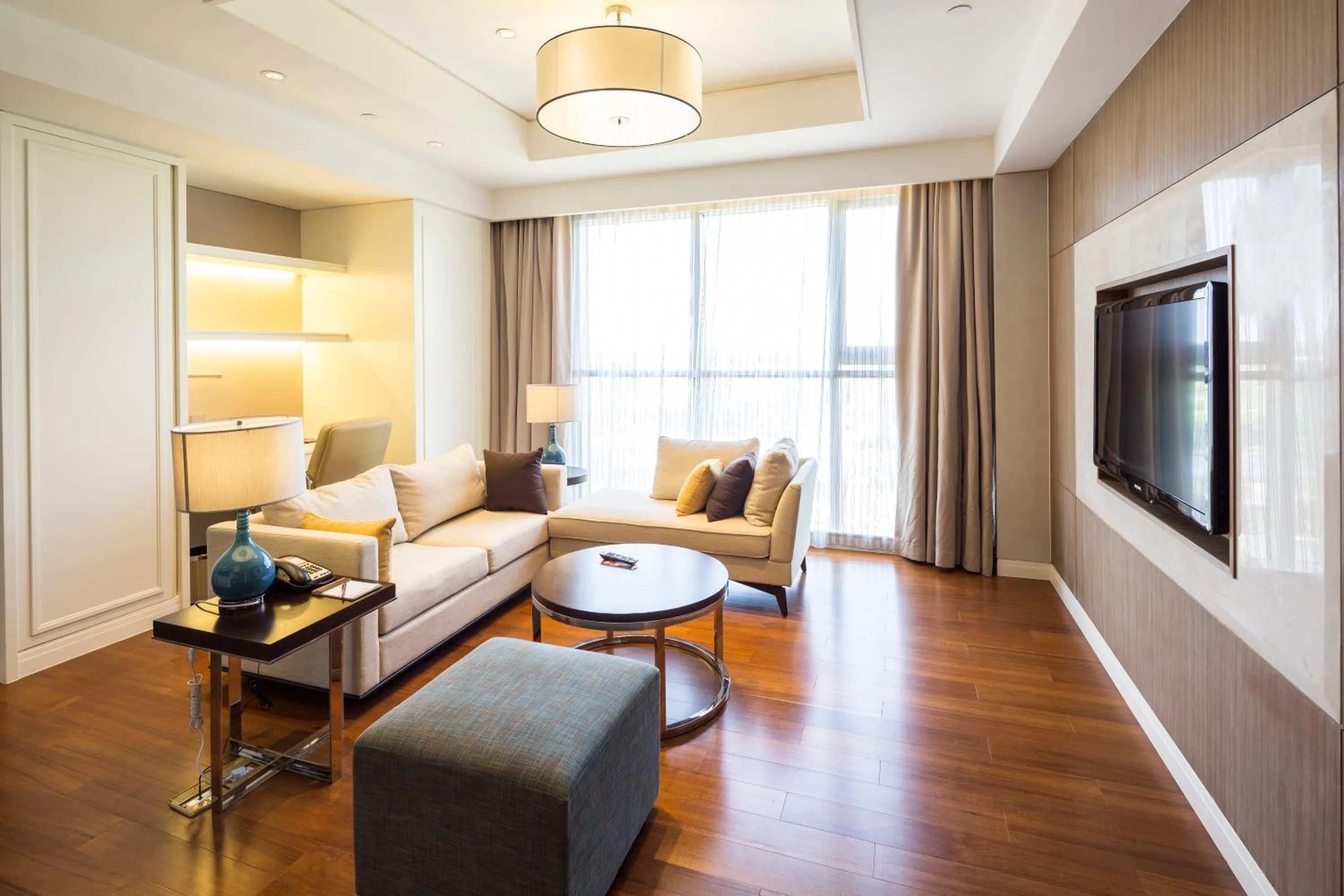 Living room, Seating Area in Crowne Plaza Shanghai Anting, an IHG Hotel