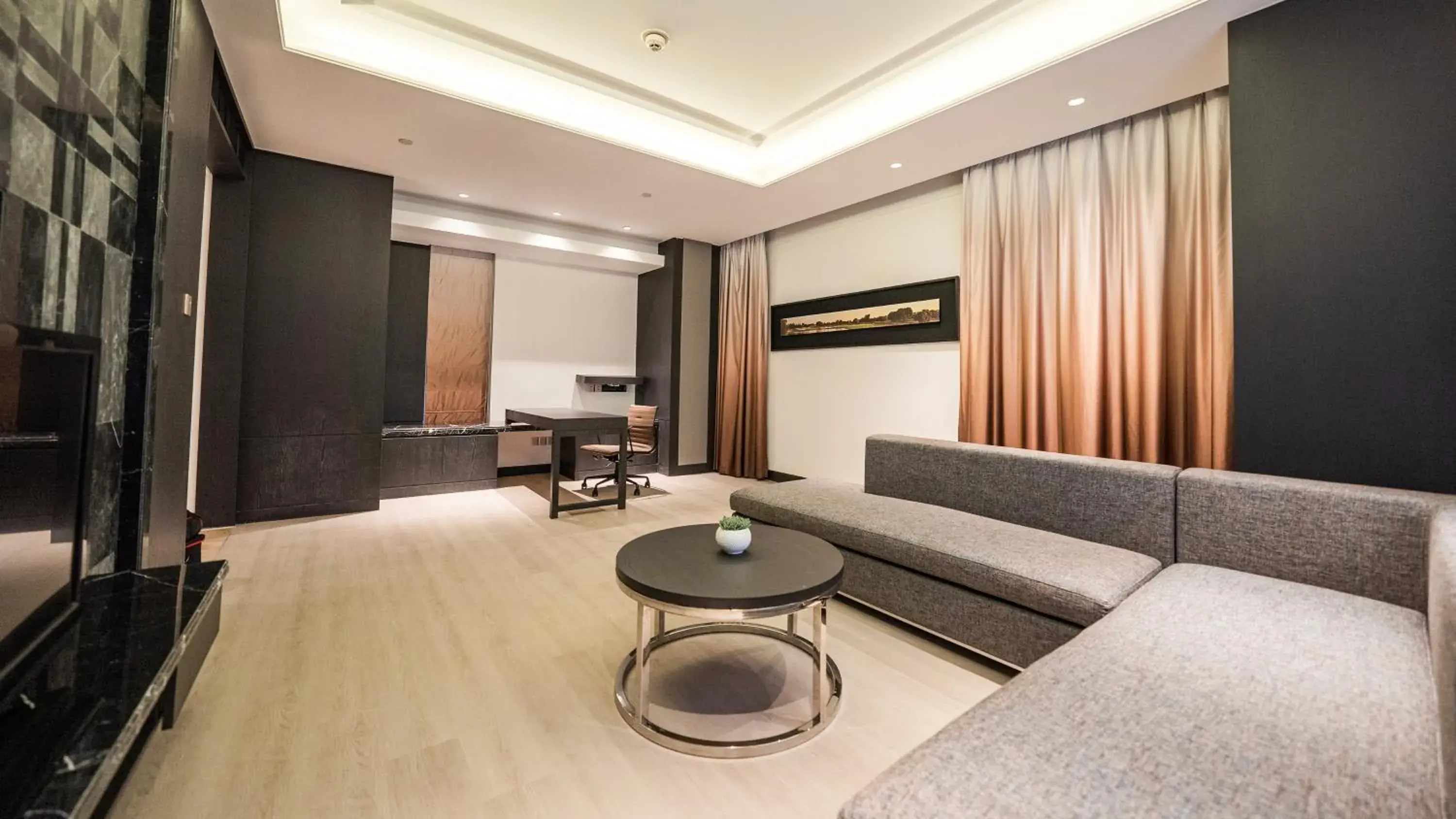 Standard King Room - Lounge Access in Crowne Plaza Shanghai Anting, an IHG Hotel Standard King Room - Lounge Access in Crowne Plaza Shanghai Anting, an IHG Hotel