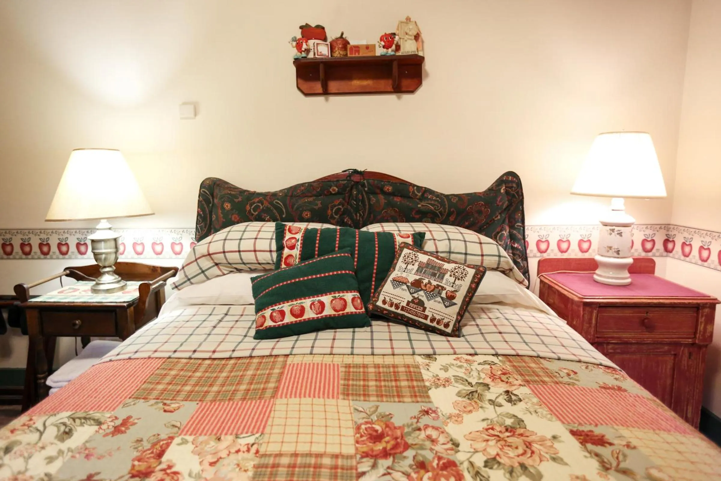 Bed in Deer Creek Winery at Watson Estate