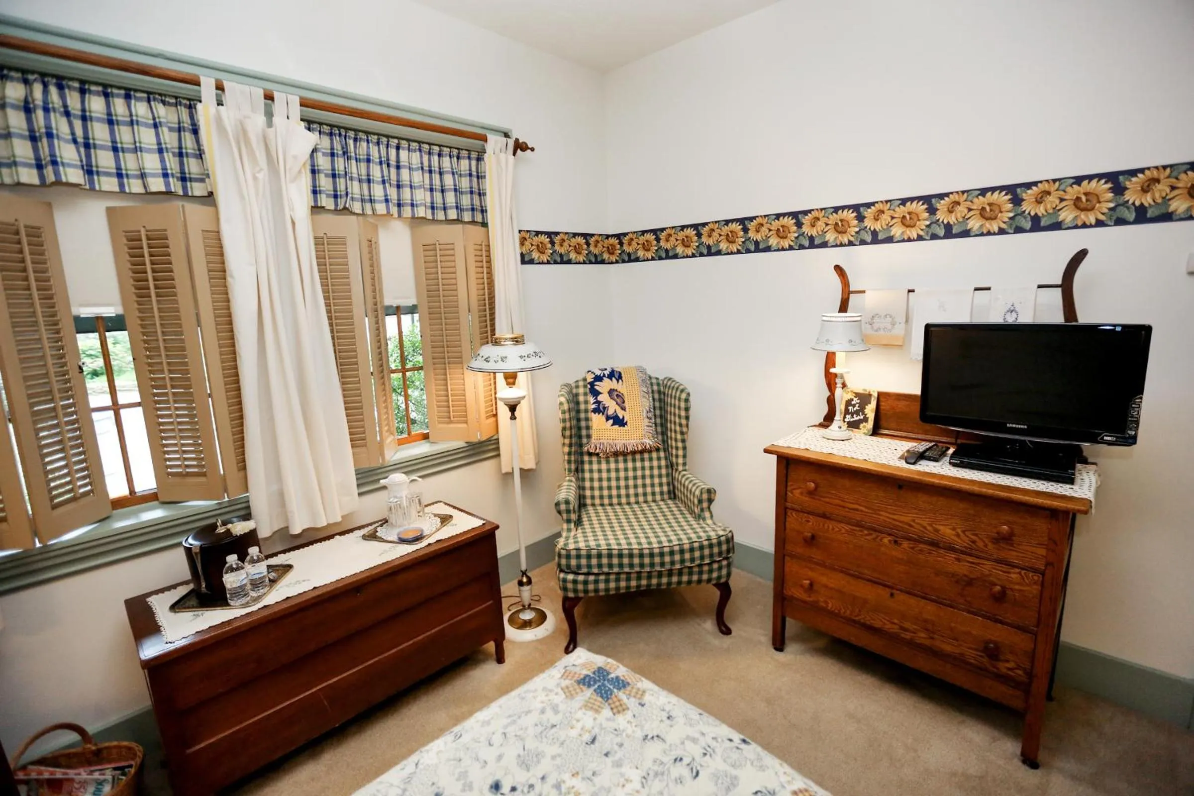 Bed in Deer Creek Winery at Watson Estate