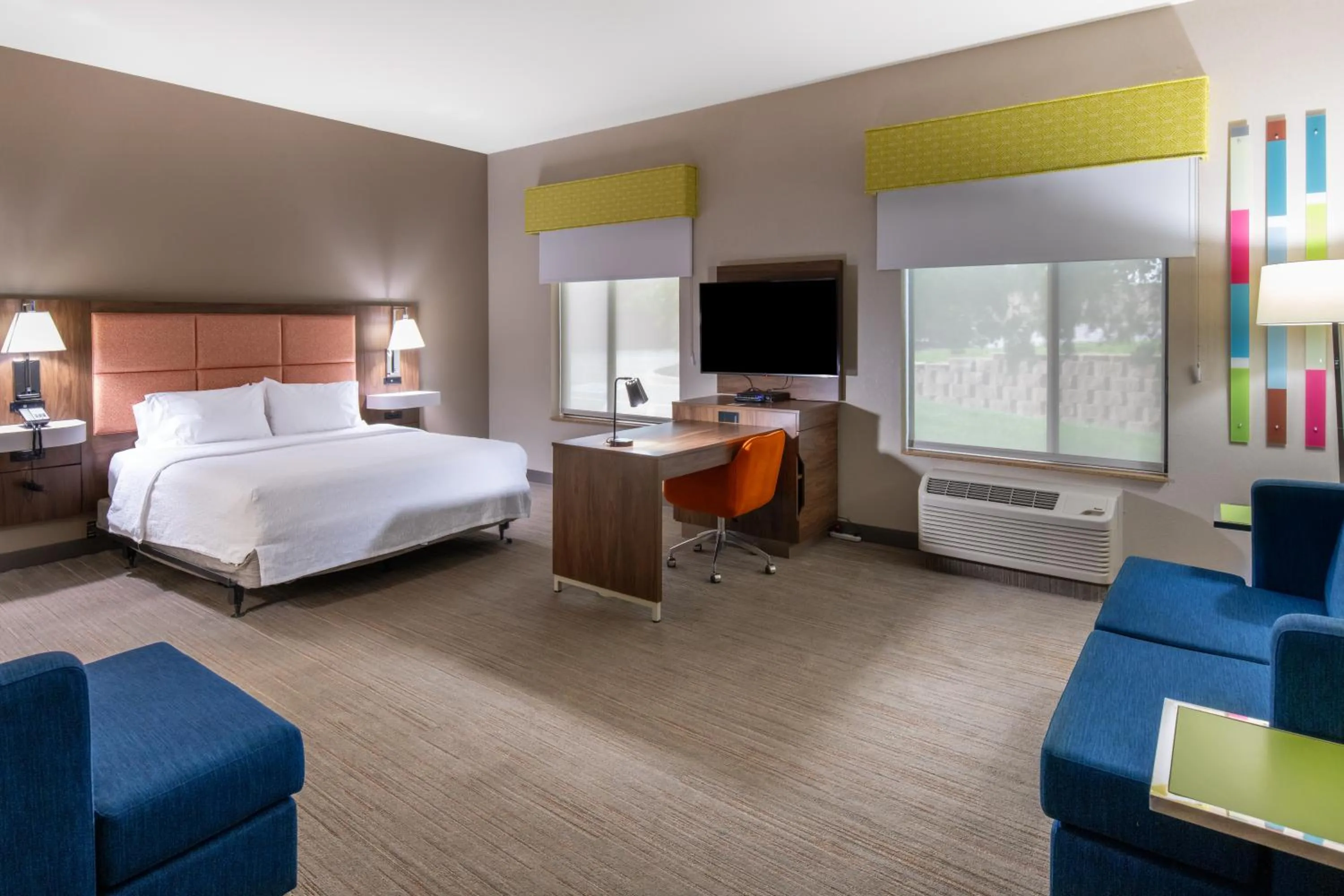 Bedroom, Bed in Newly Renovated Hampton Inn Omaha West Lakeside