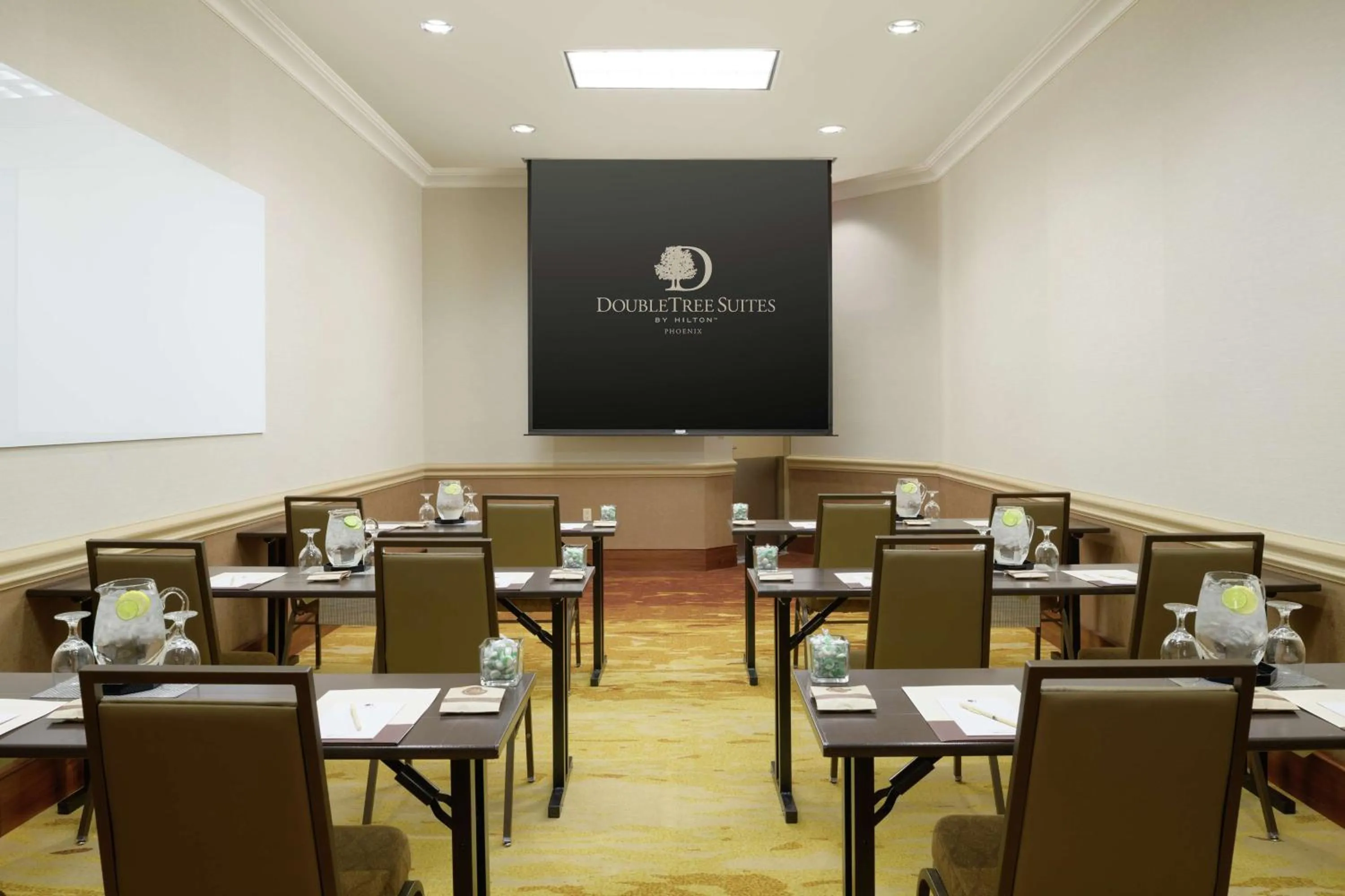 Meeting/conference room in DoubleTree Suites by Hilton Phoenix