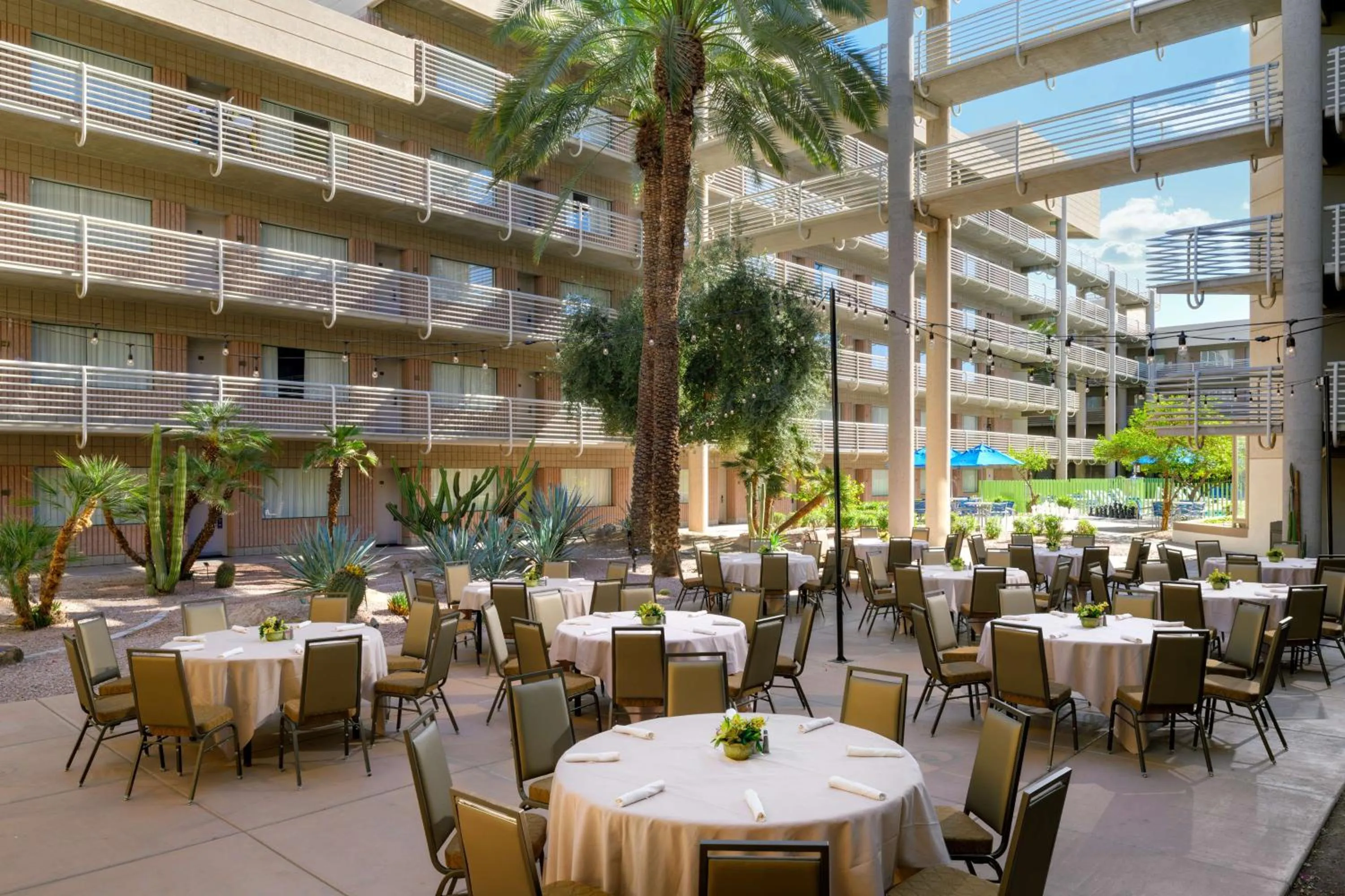 Meeting/conference room in DoubleTree Suites by Hilton Phoenix