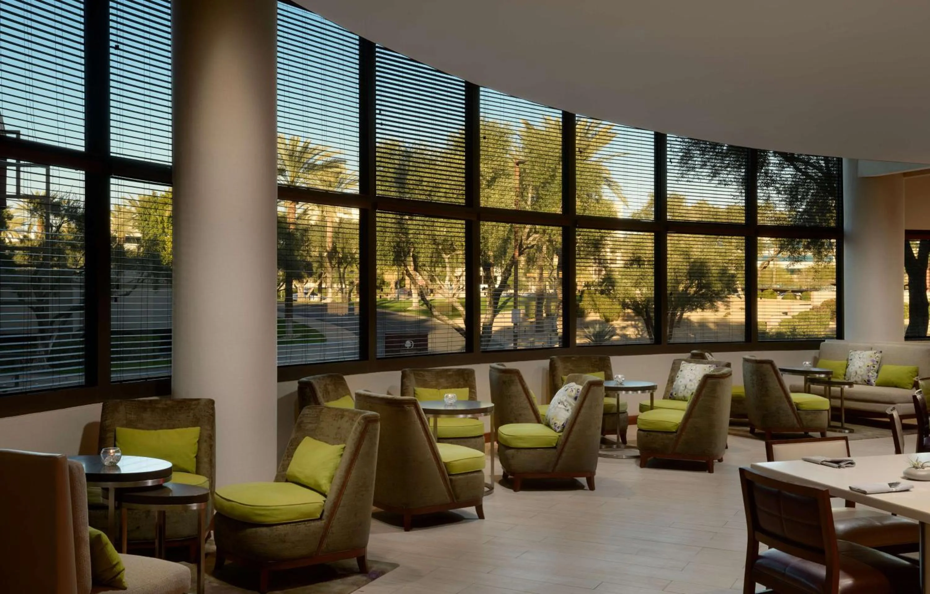 Restaurant/places to eat in DoubleTree Suites by Hilton Phoenix