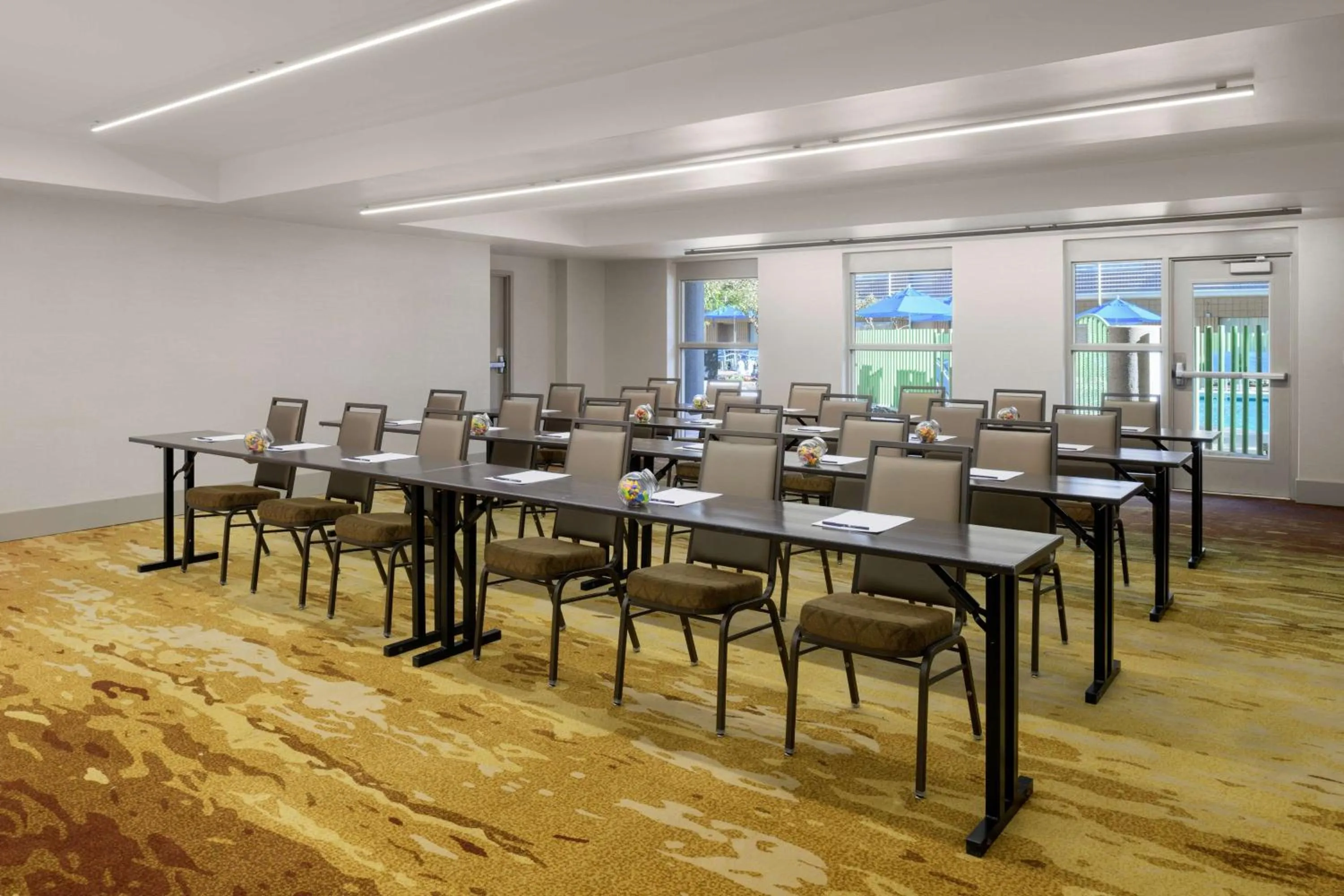 Meeting/conference room in DoubleTree Suites by Hilton Phoenix
