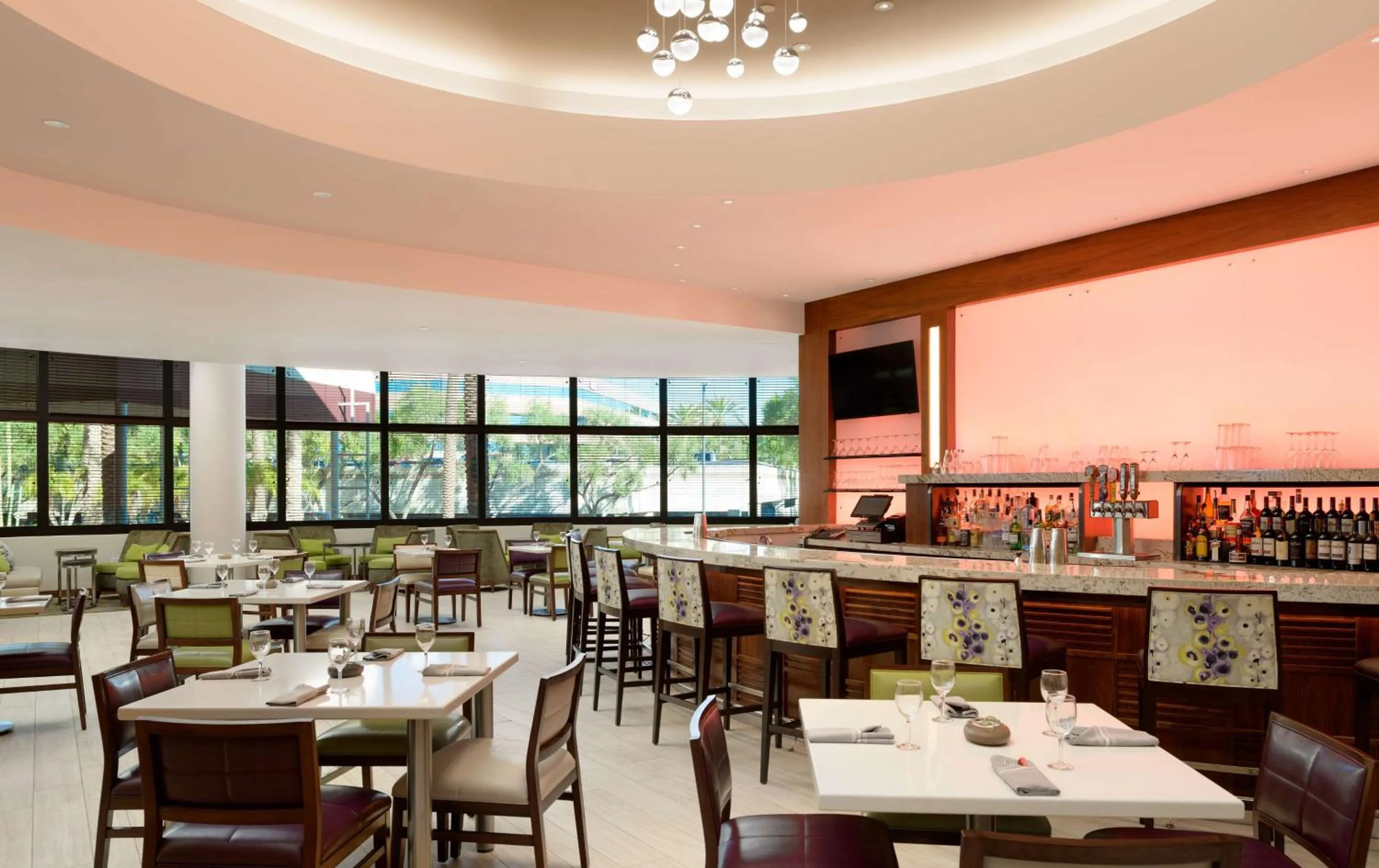 Restaurant/places to eat in DoubleTree Suites by Hilton Phoenix