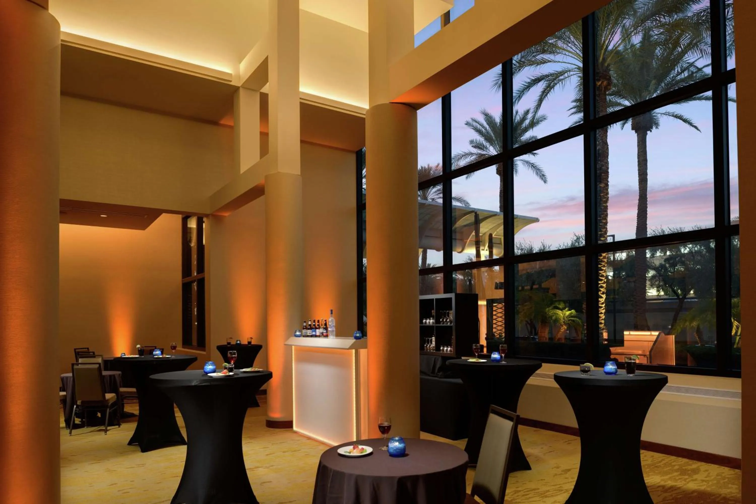 Lobby or reception in DoubleTree Suites by Hilton Phoenix