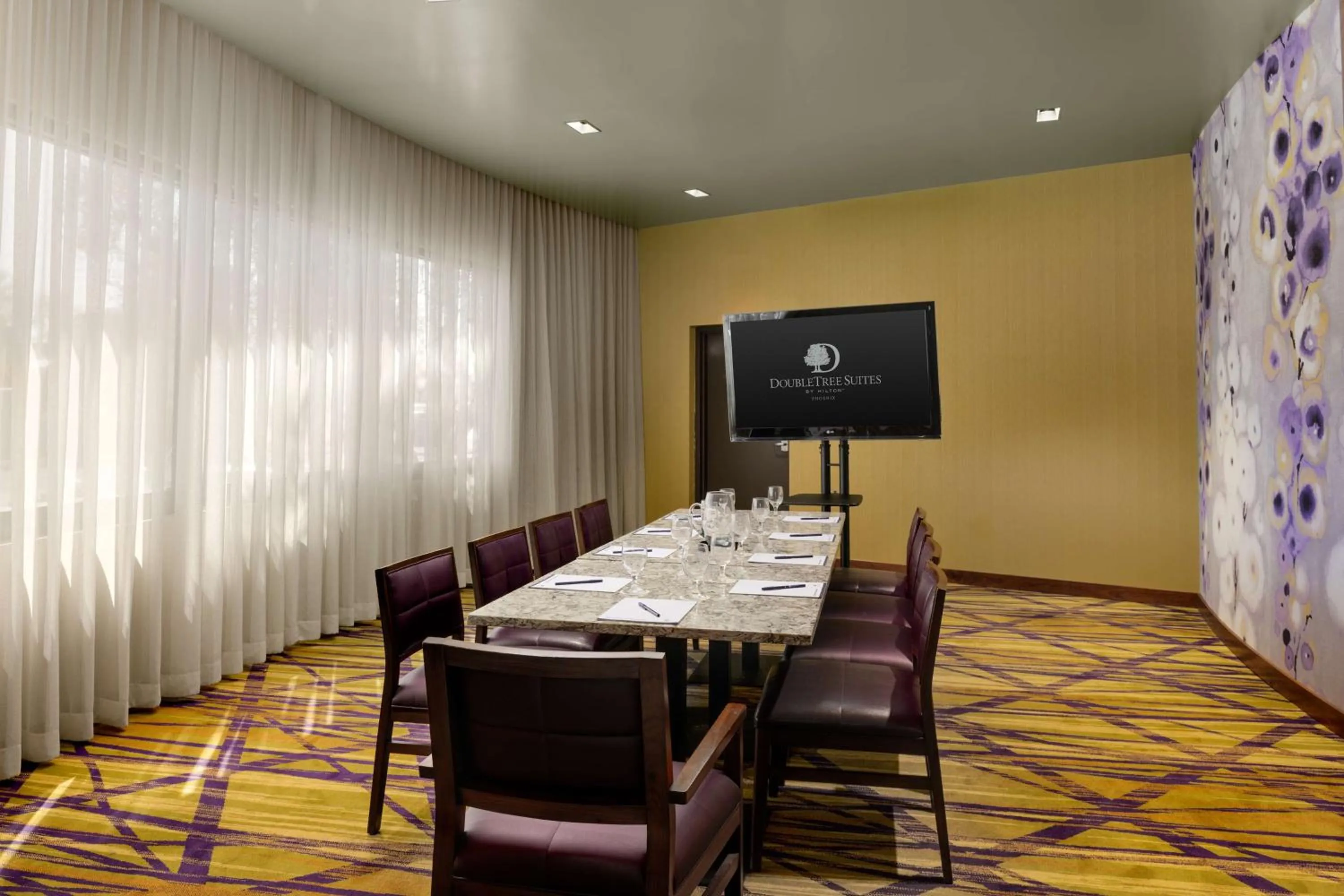 Restaurant/places to eat in DoubleTree Suites by Hilton Phoenix