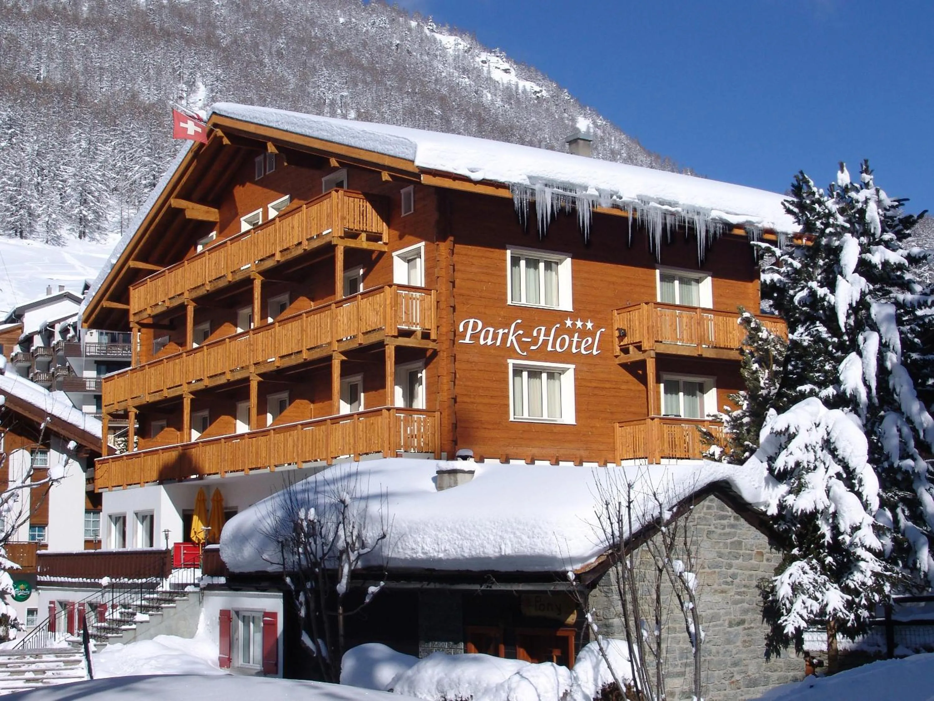 Facade/entrance in Park-Hotel Saas- Fee