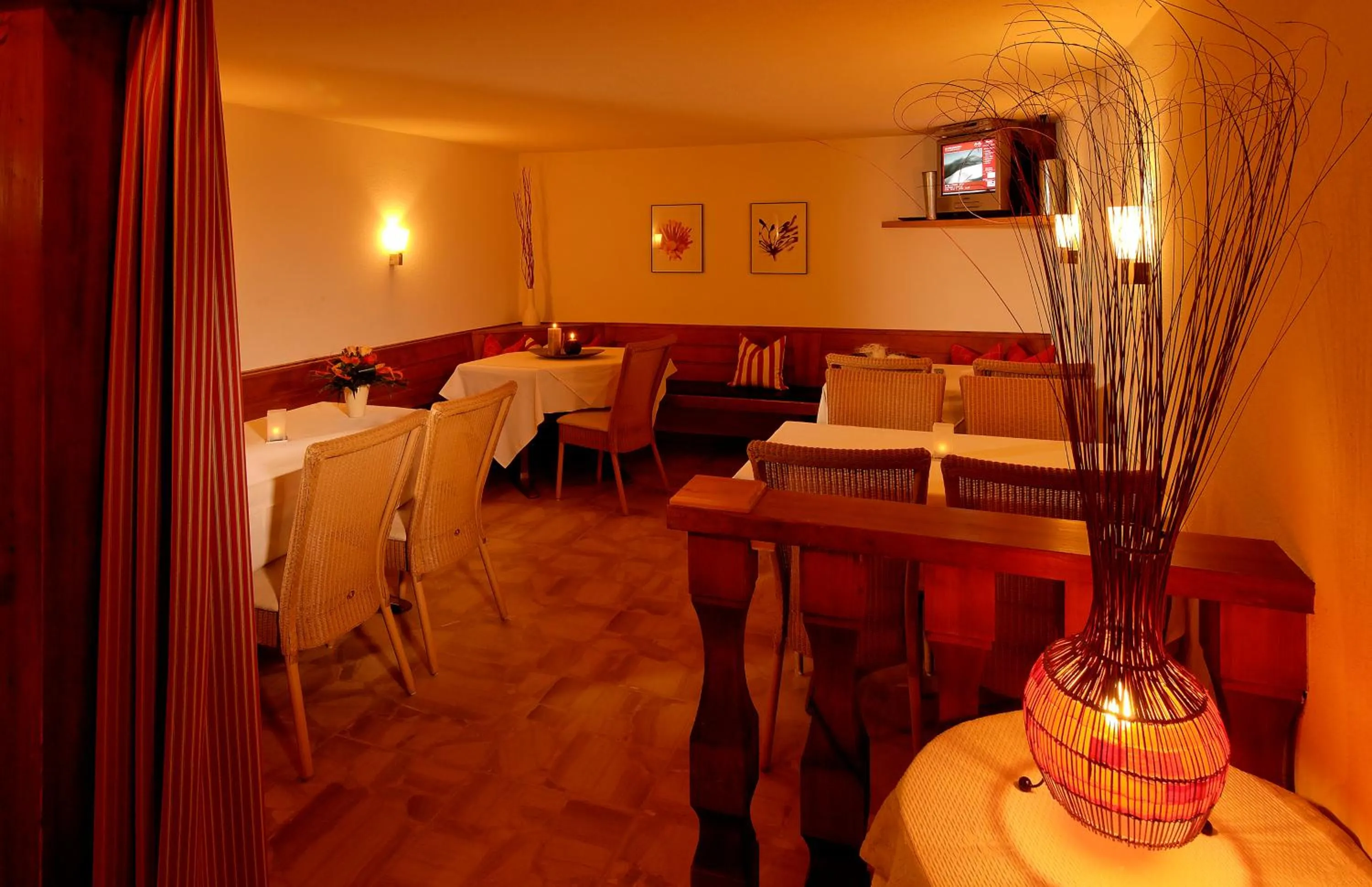 Lounge or bar in Park-Hotel Saas- Fee