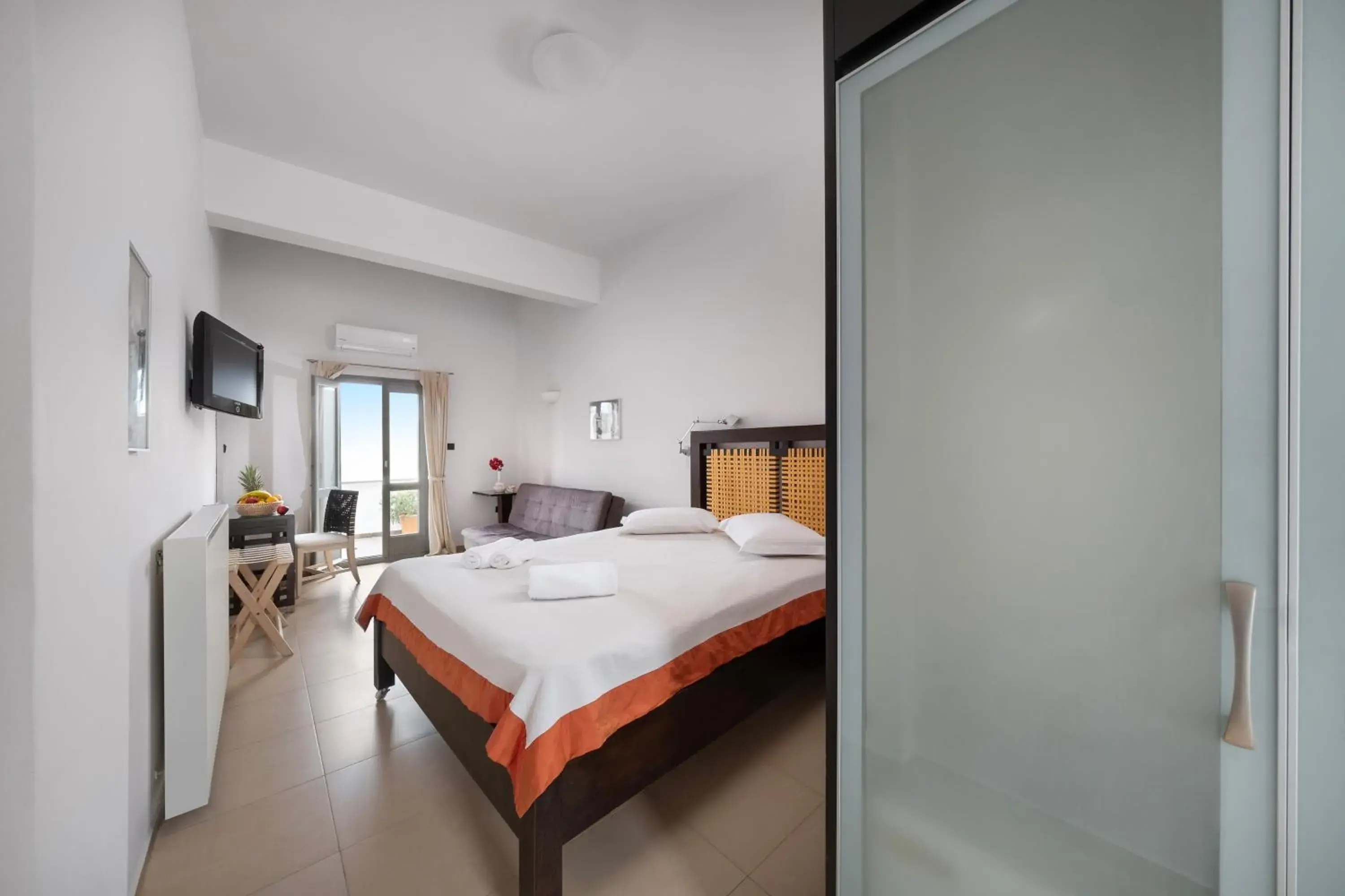 Superior Triple Room in Hotel Nefeli Superior Triple Room in Hotel Nefeli