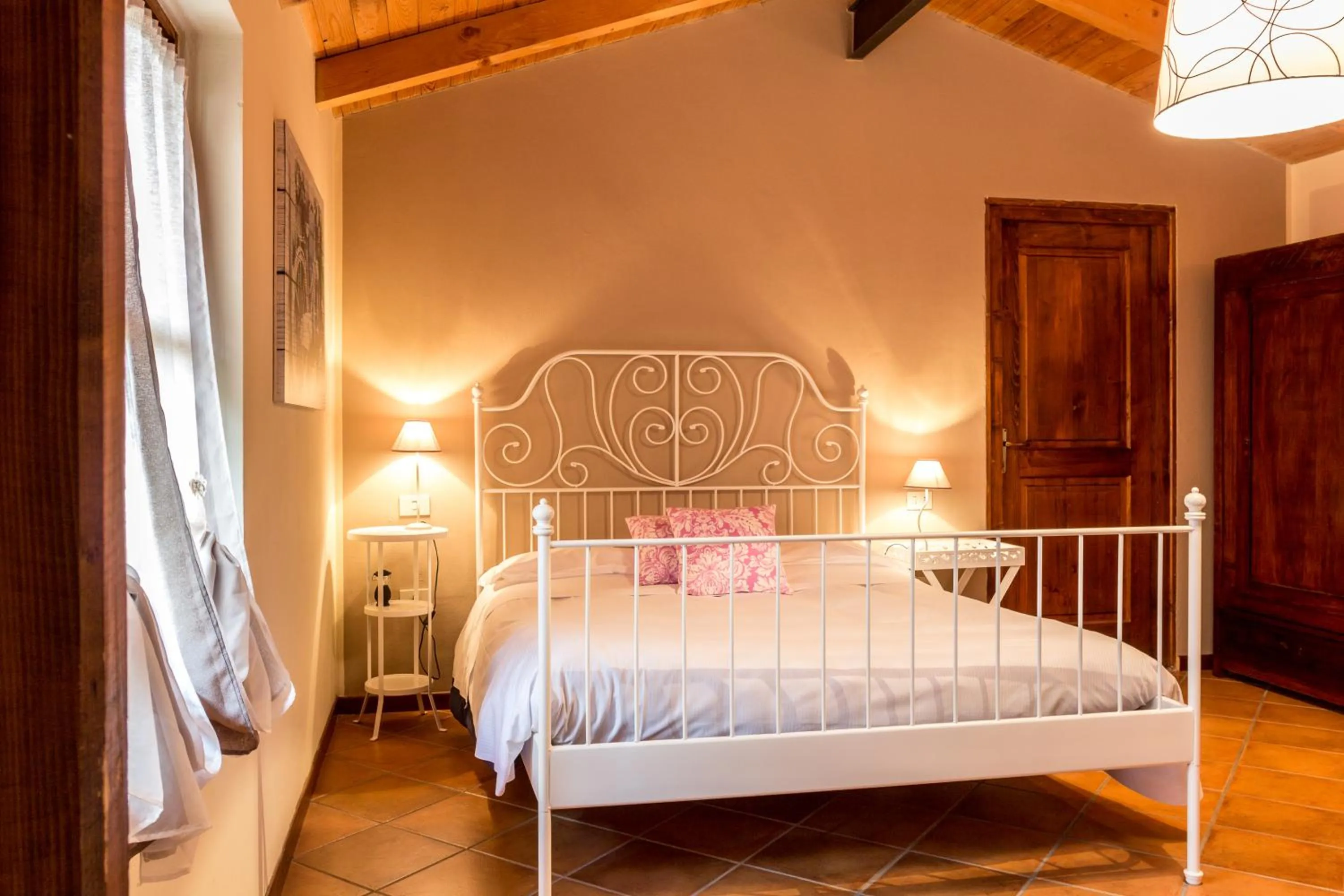 Photo of the whole room, Bed in La Maison De Vì