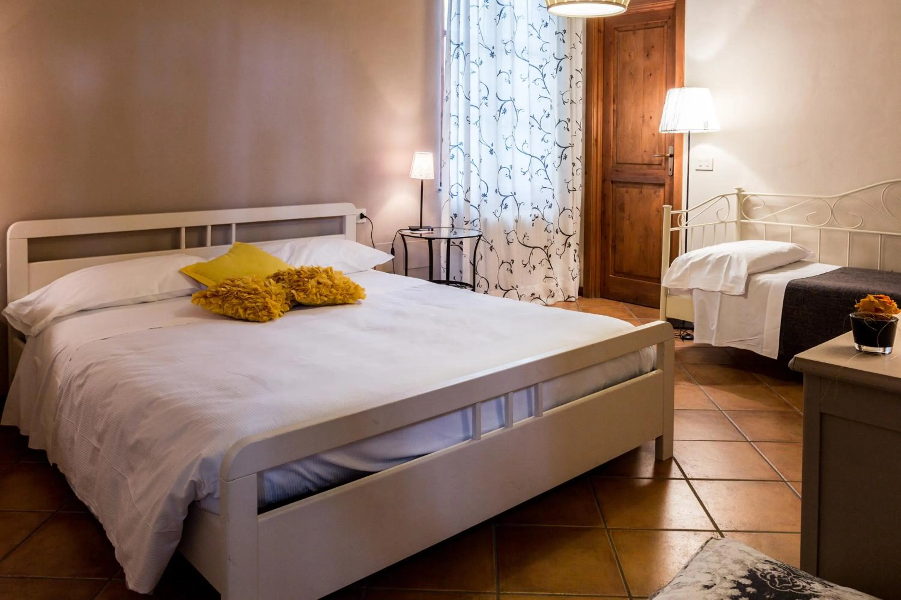 Photo of the whole room, Bed in La Maison De Vì