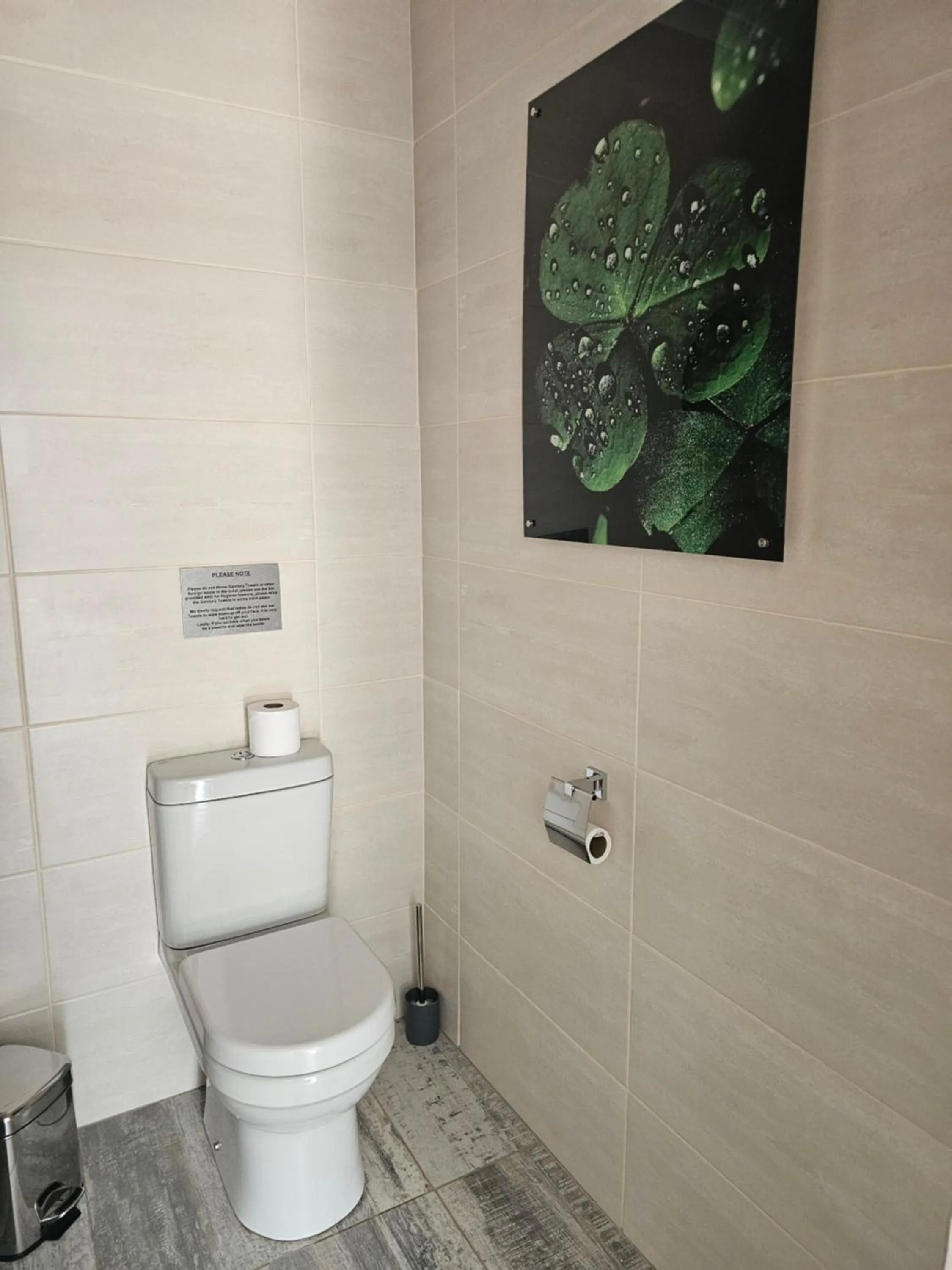 Toilet in The Armagh Guesthouse