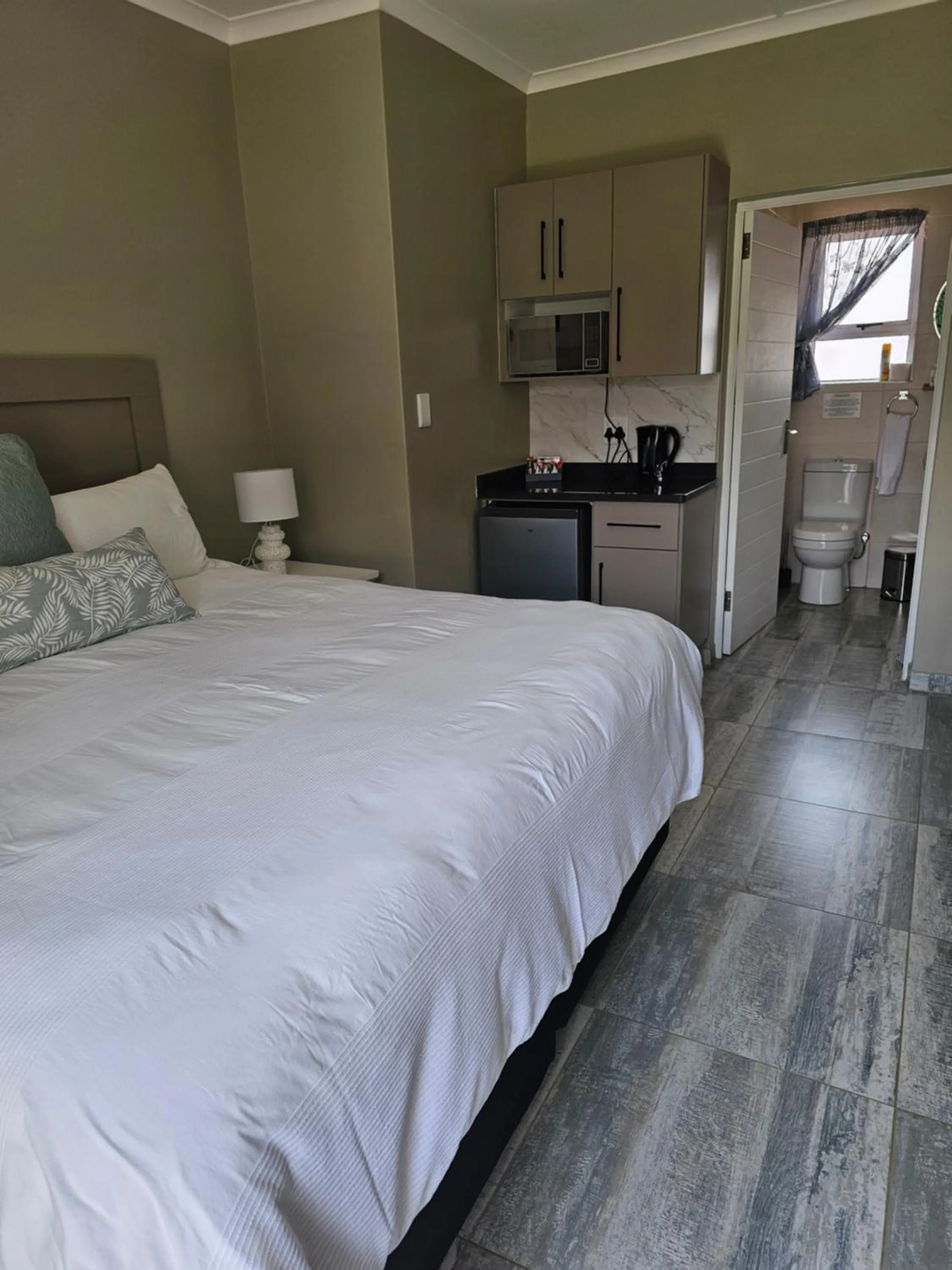 Kitchen or kitchenette, Bed in The Armagh Guesthouse