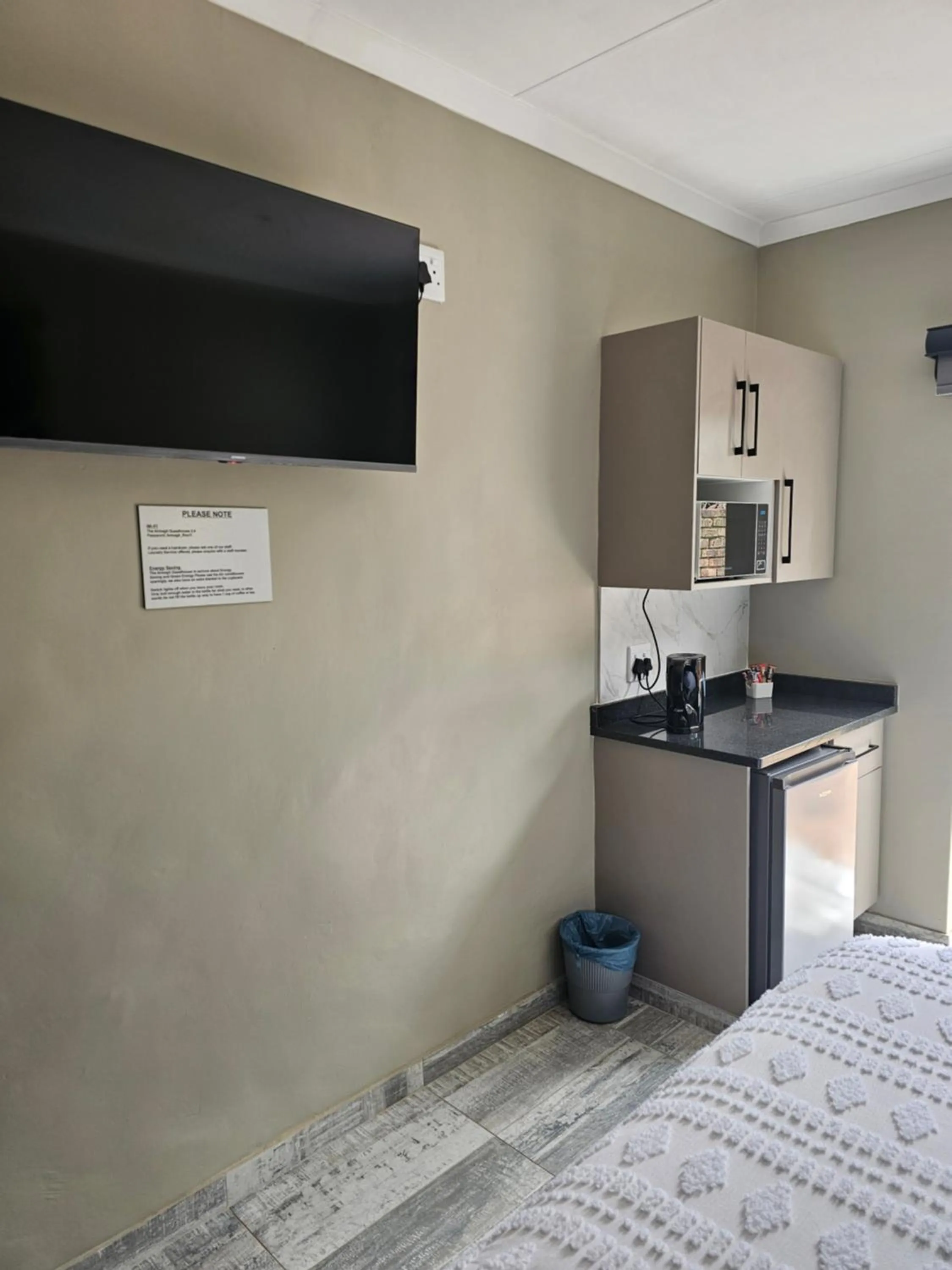 Kitchen or kitchenette, Bed in The Armagh Guesthouse