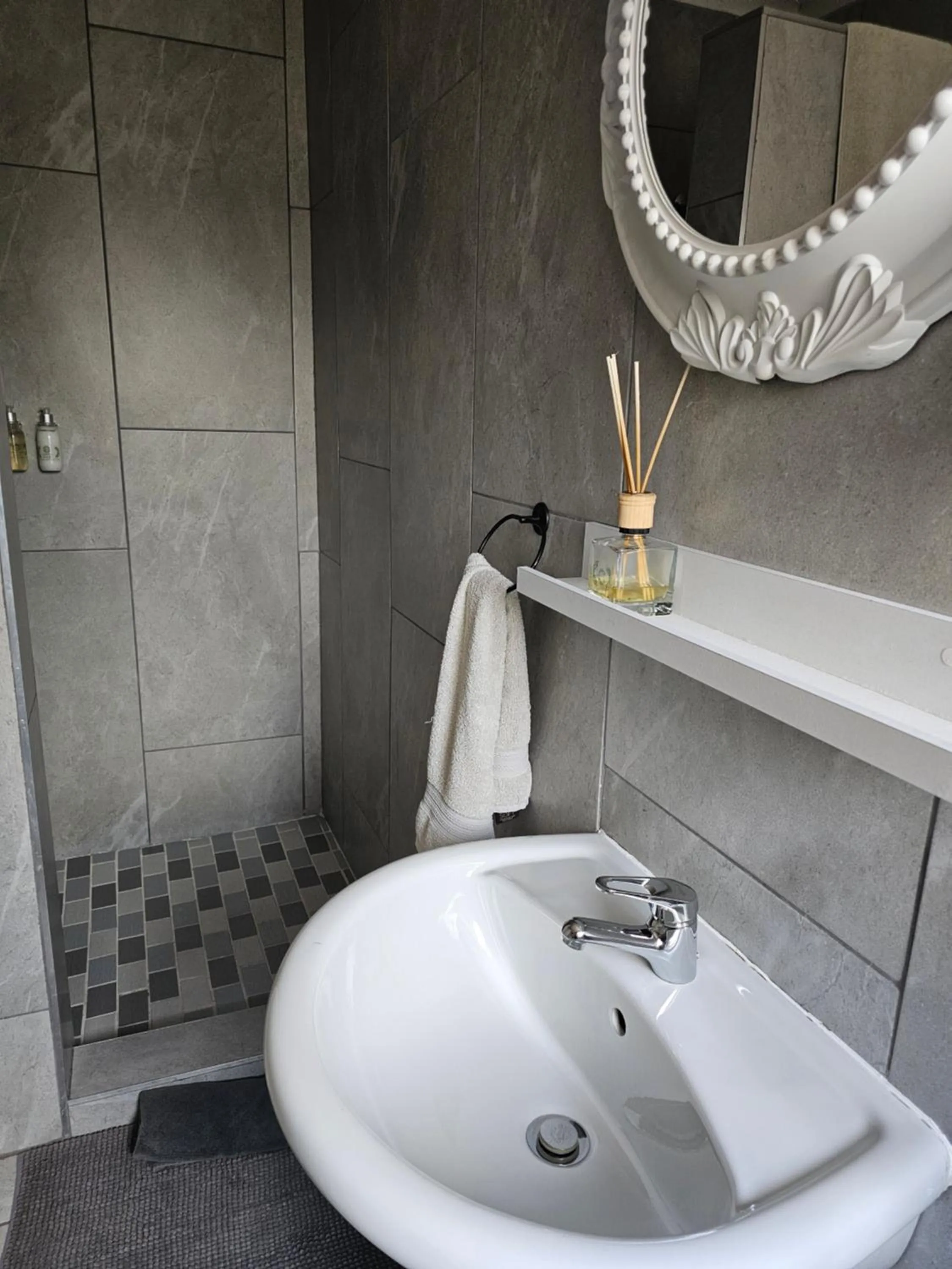 Shower in The Armagh Guesthouse