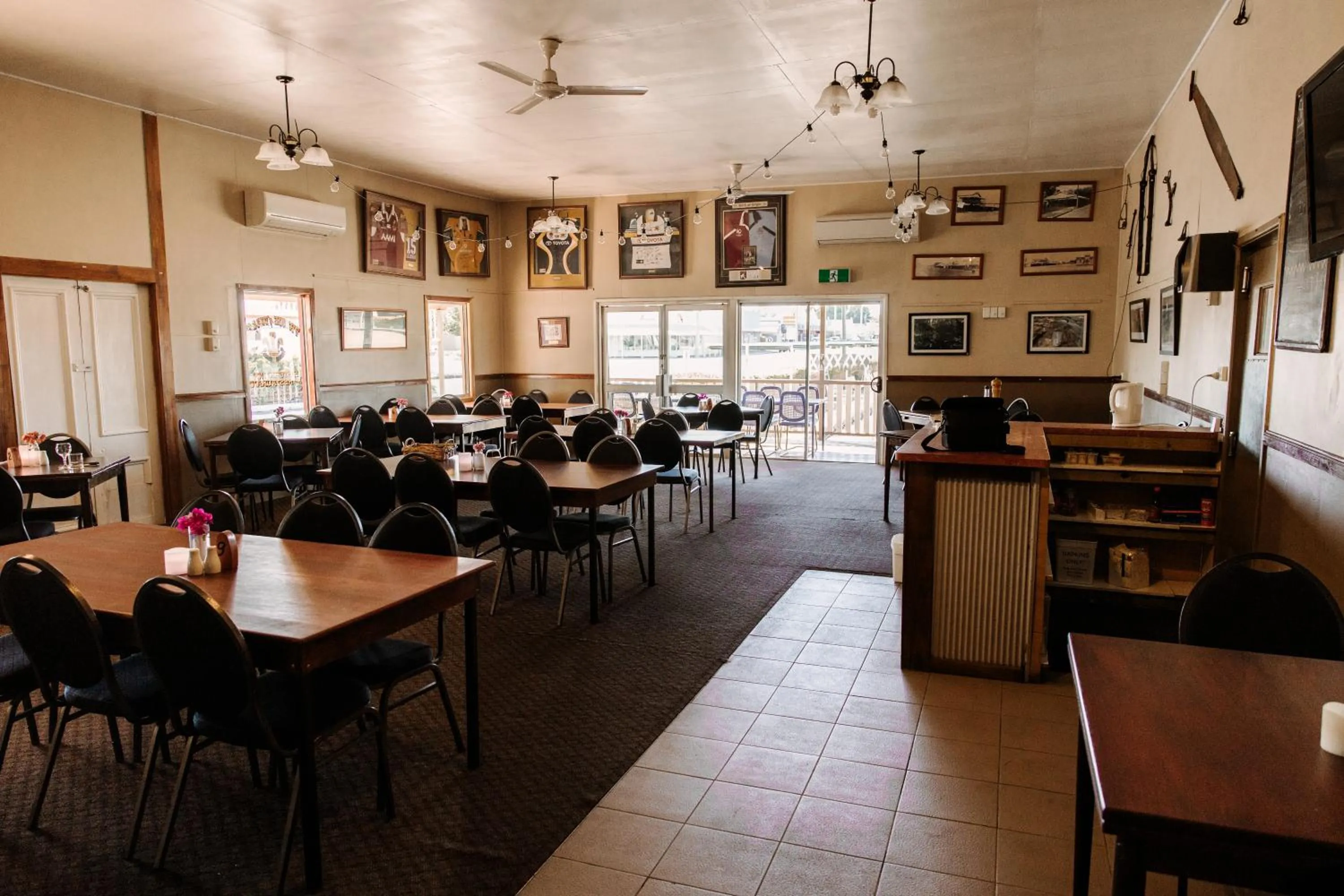Restaurant/places to eat in Wagon Wheel Motel