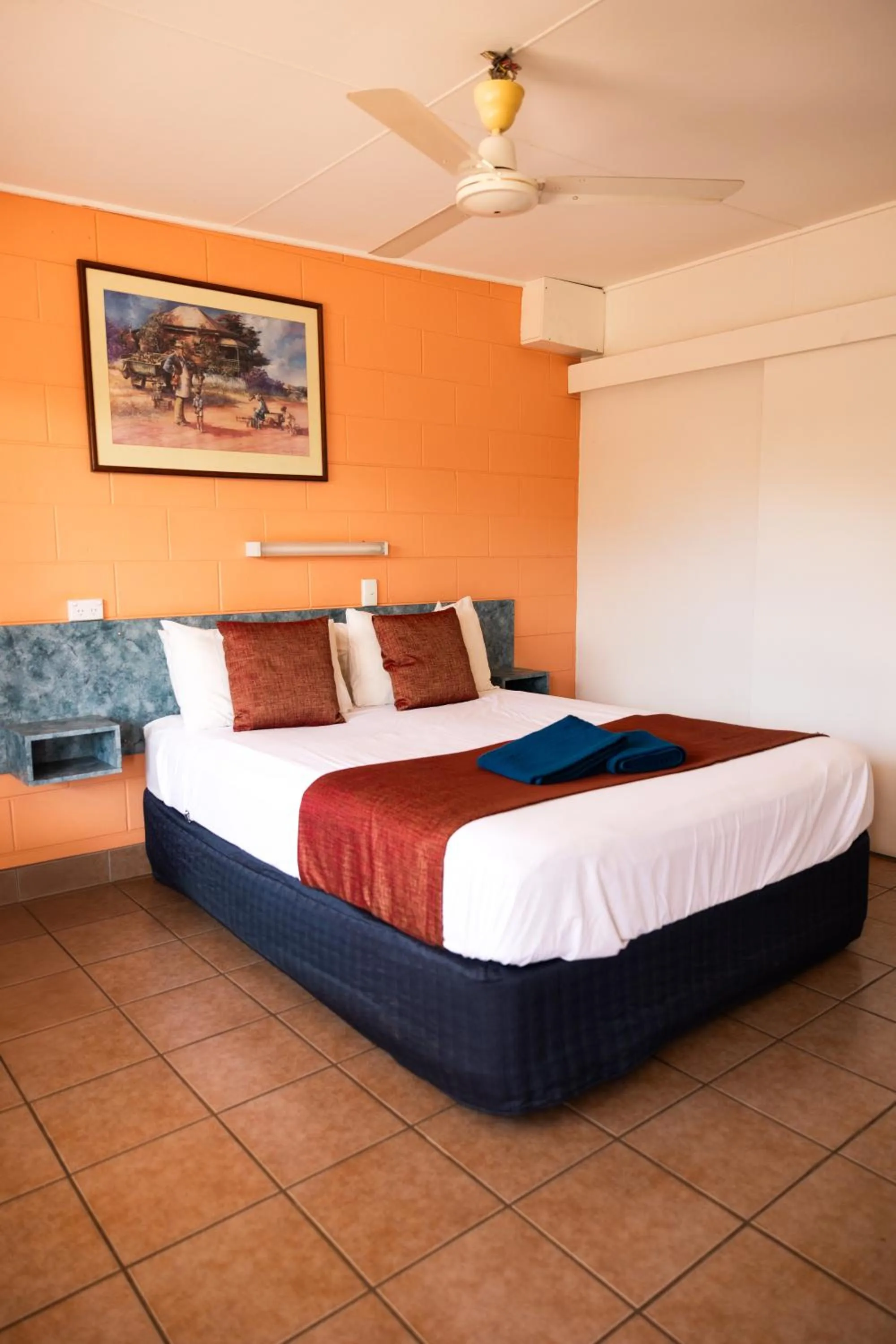 Bed in Wagon Wheel Motel