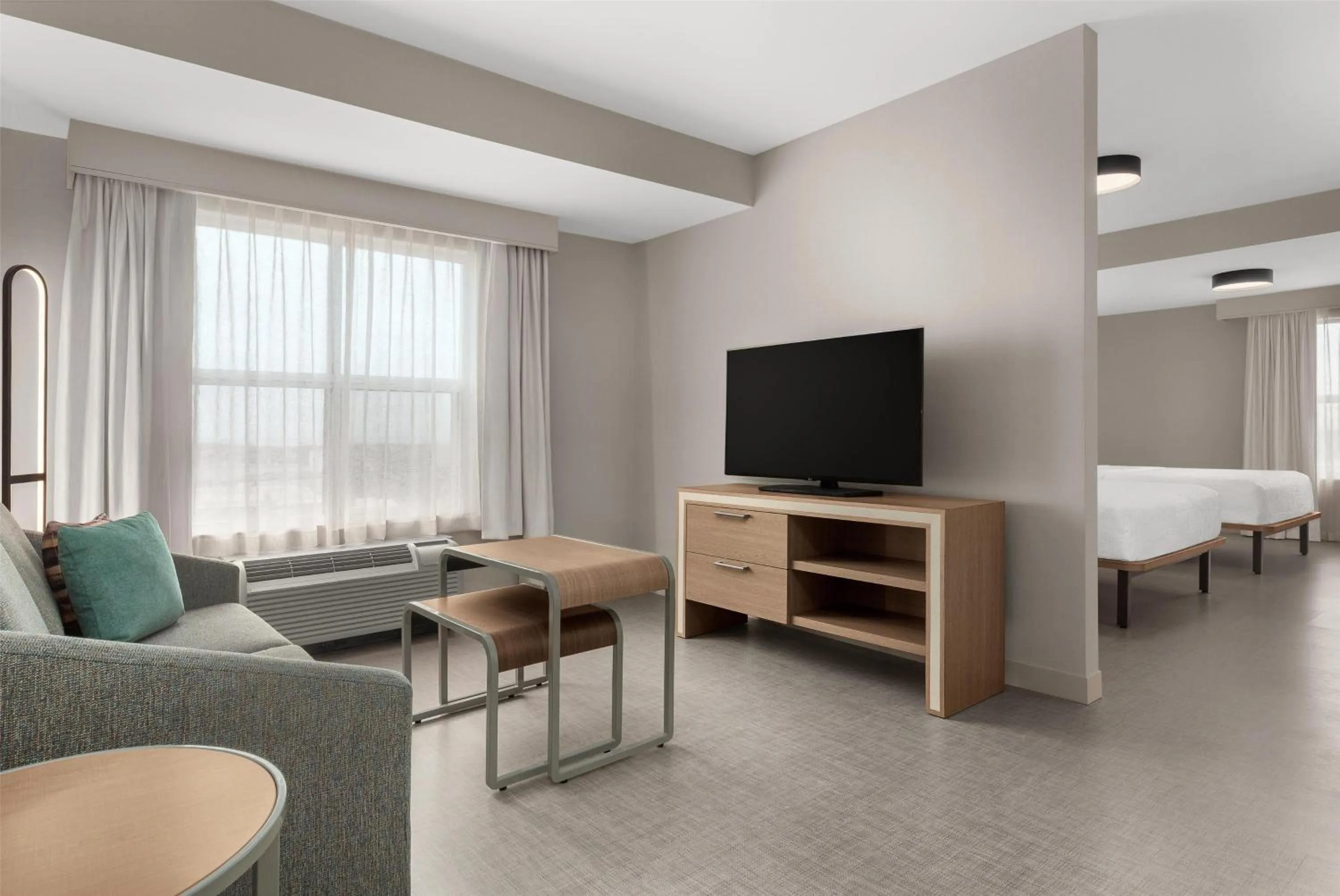Living room, Bed in Homewood Suites by Hilton Burlington