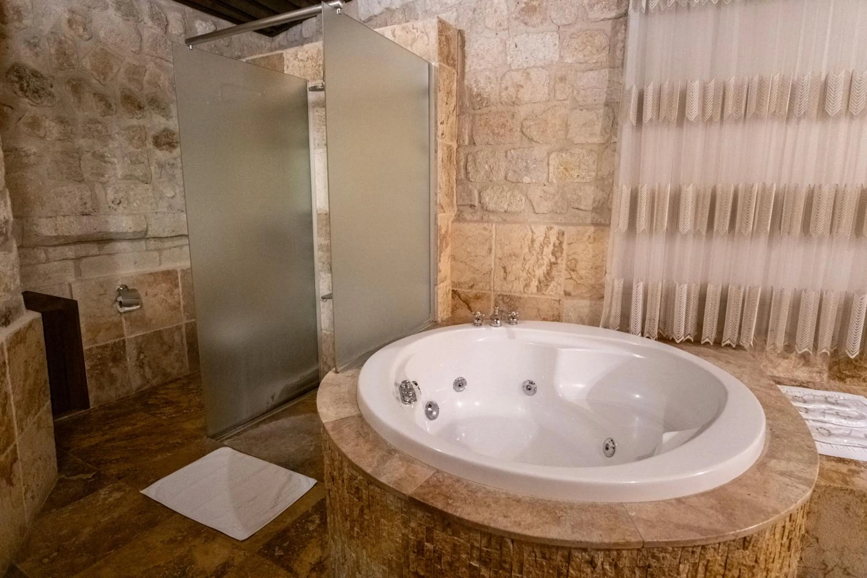 Bathroom in Kemerhan Cave Suites