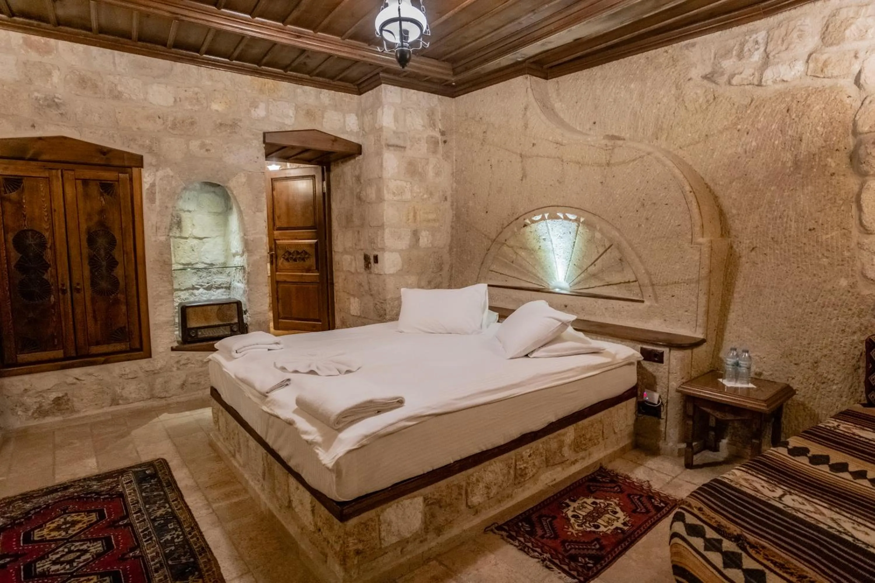 Bed in Kemerhan Cave Suites