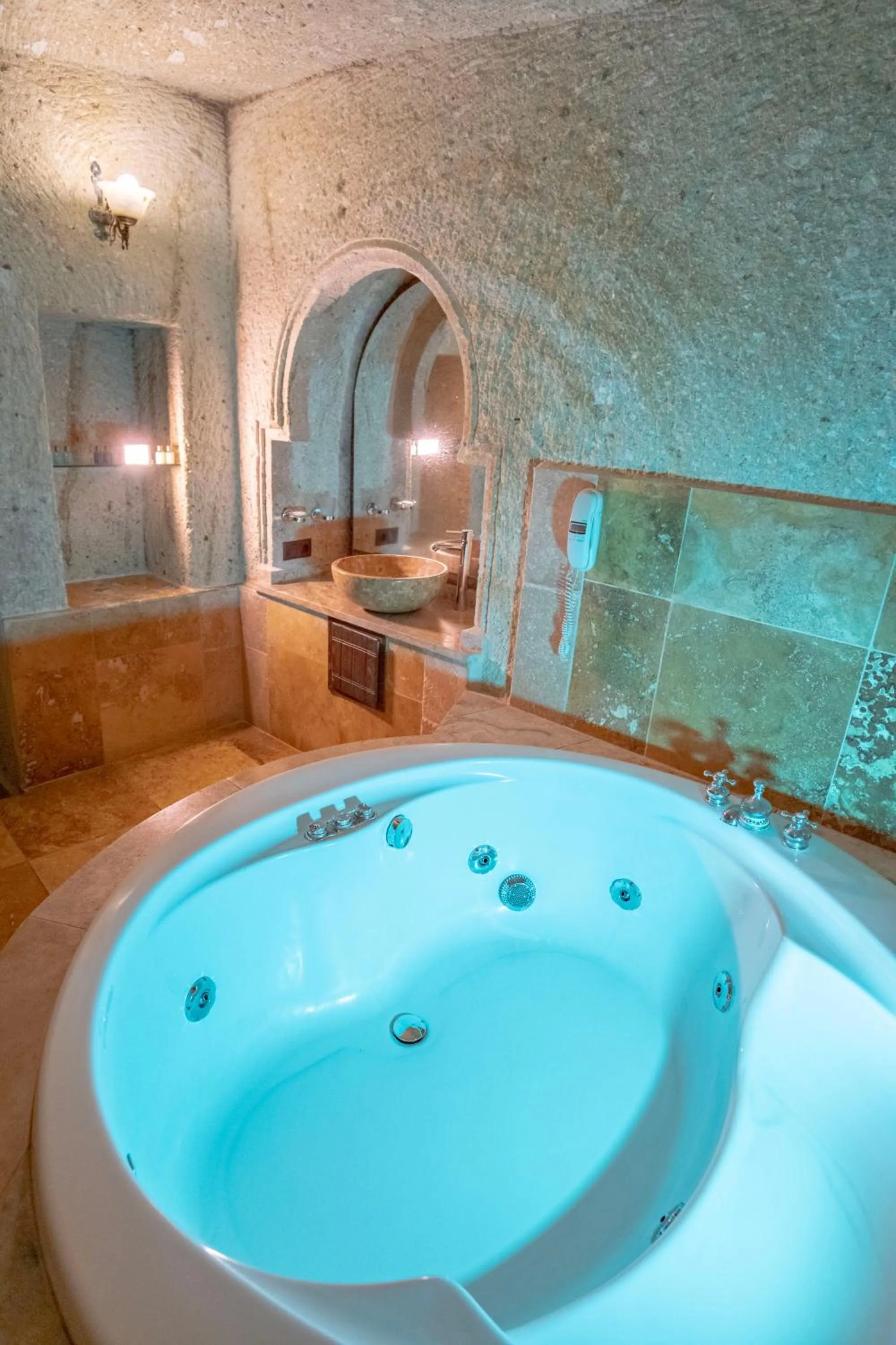Bathroom in Kemerhan Cave Suites