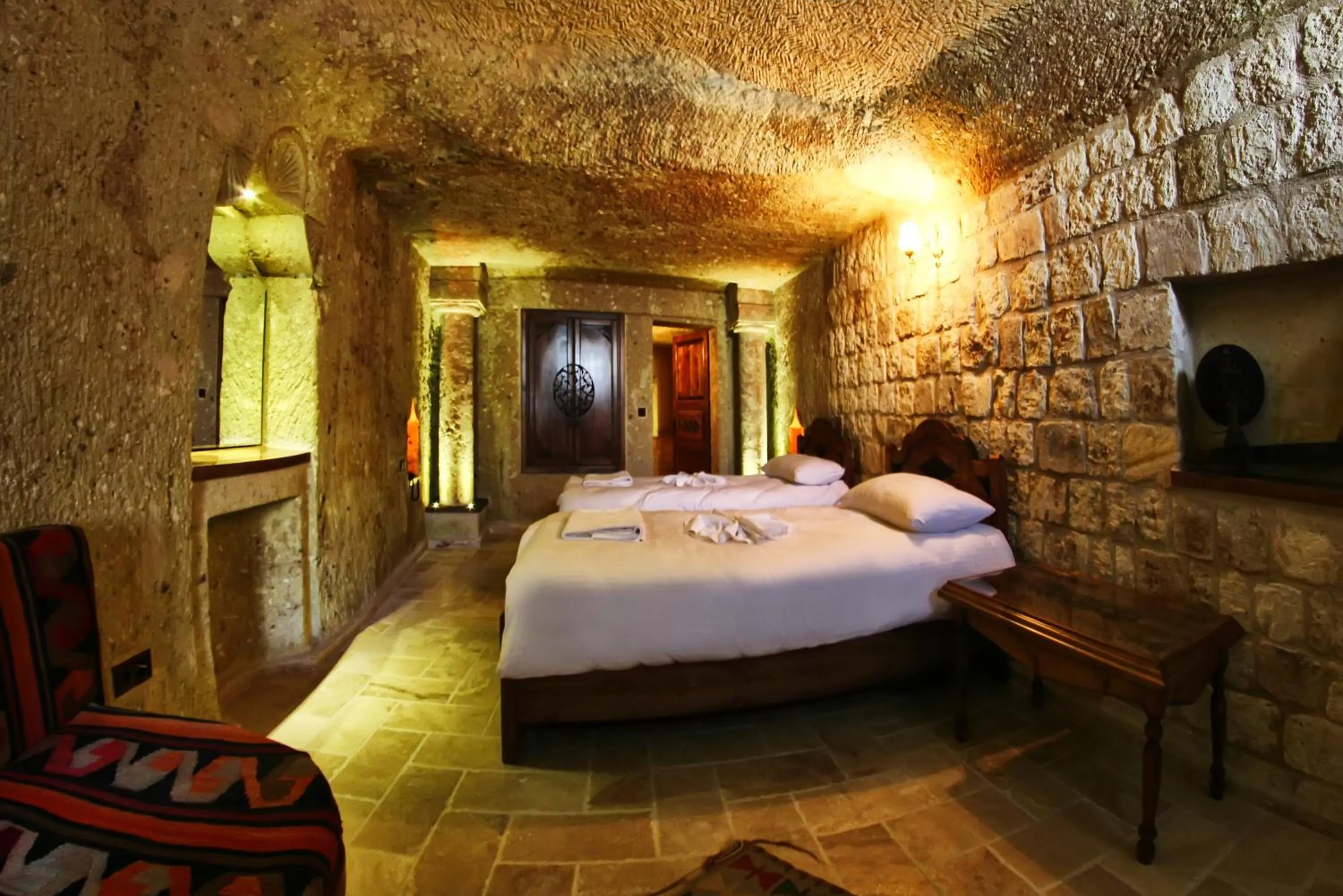 Photo of the whole room, Bed in Kemerhan Cave Suites