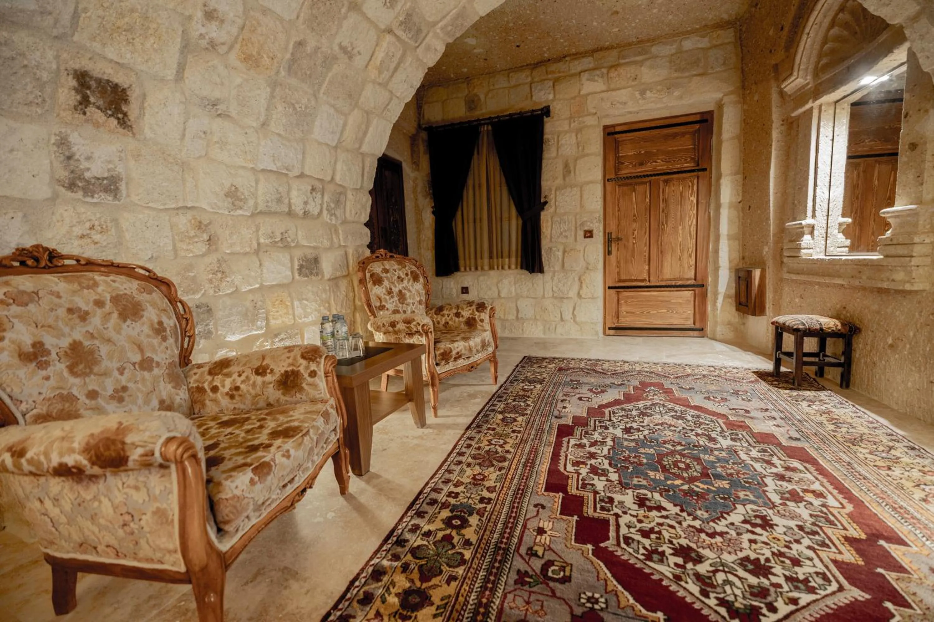 Living room in Kemerhan Cave Suites