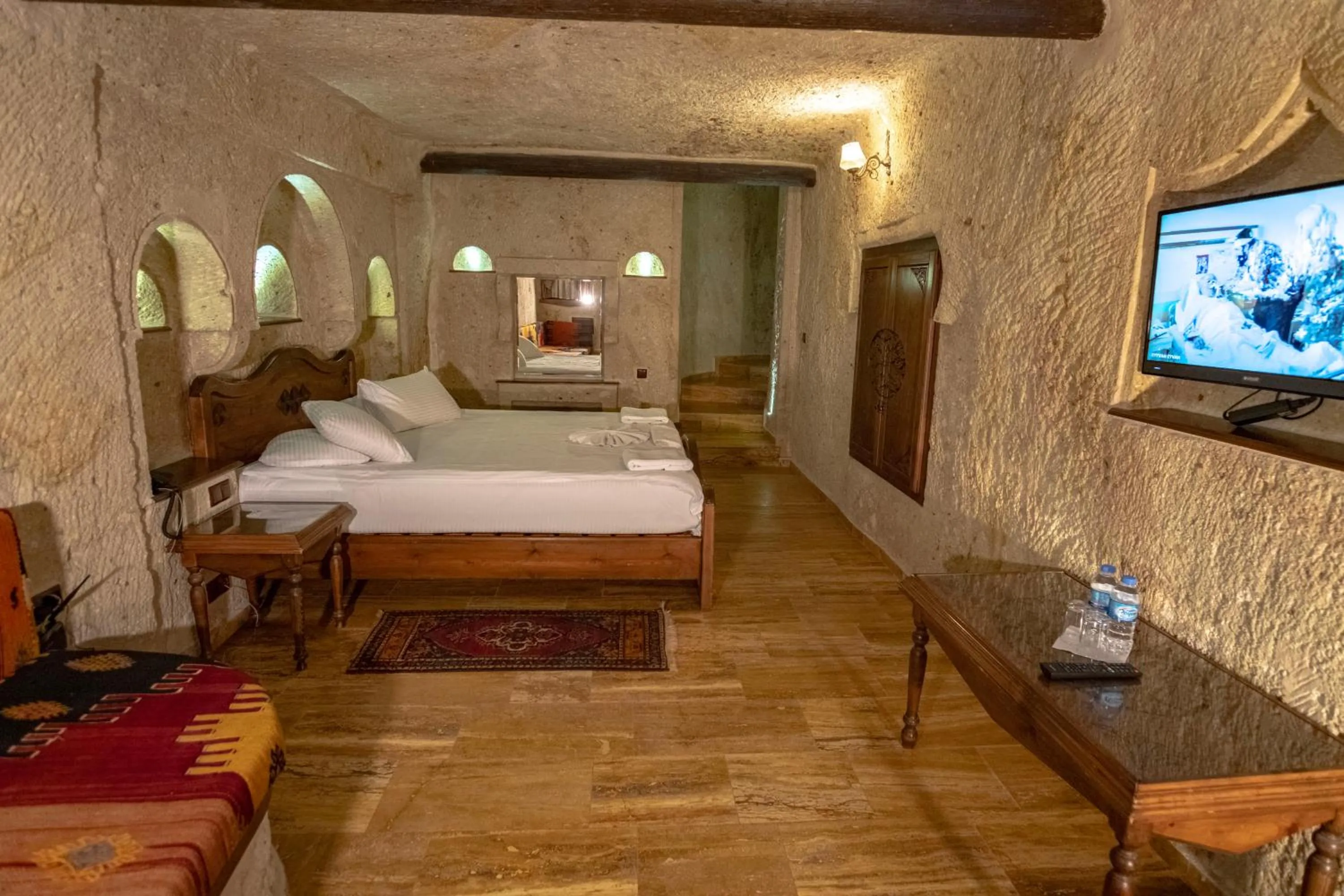 Communal lounge/ TV room, Bed in Kemerhan Cave Suites