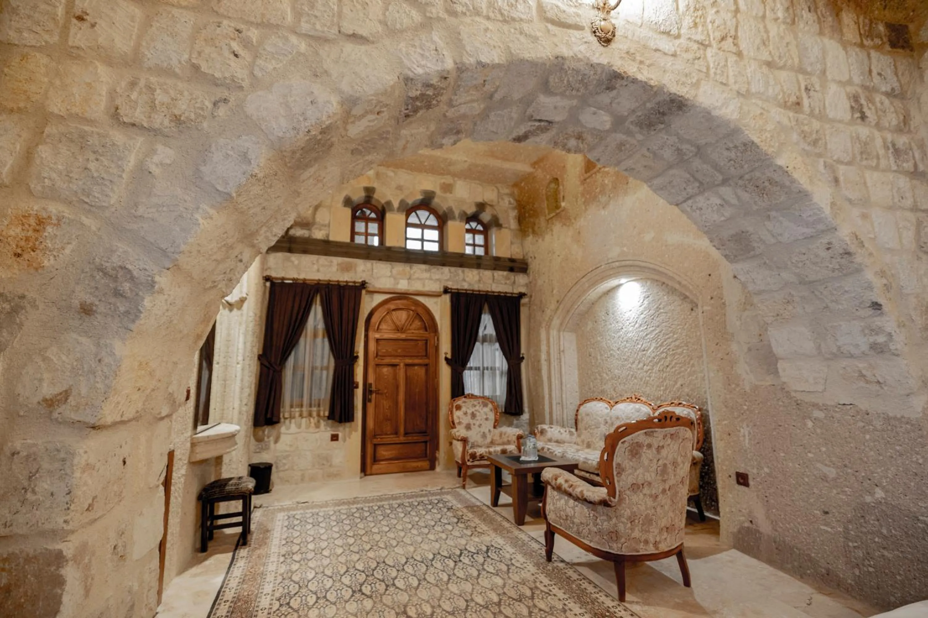 Seating area in Kemerhan Cave Suites