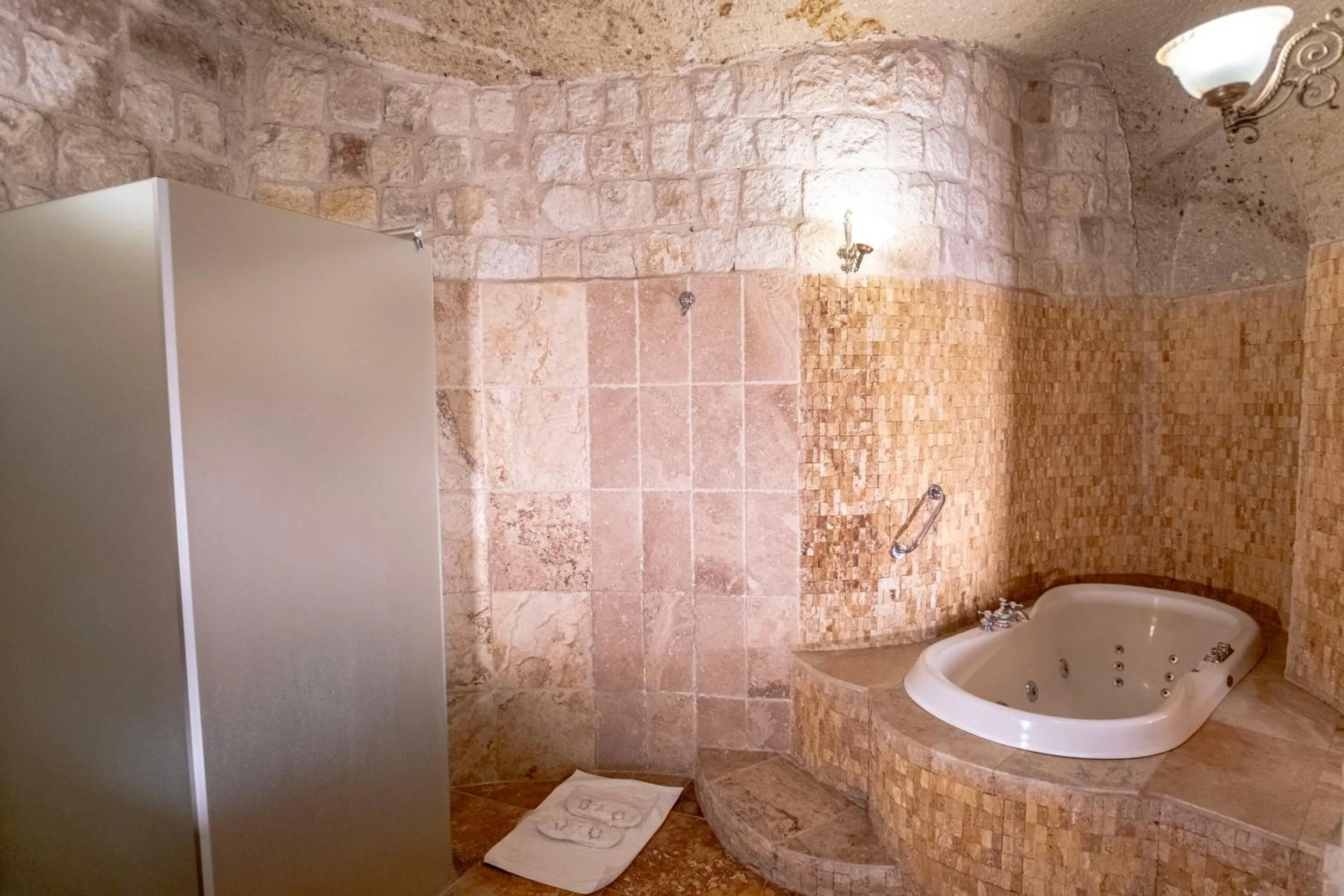 Bathroom in Kemerhan Cave Suites